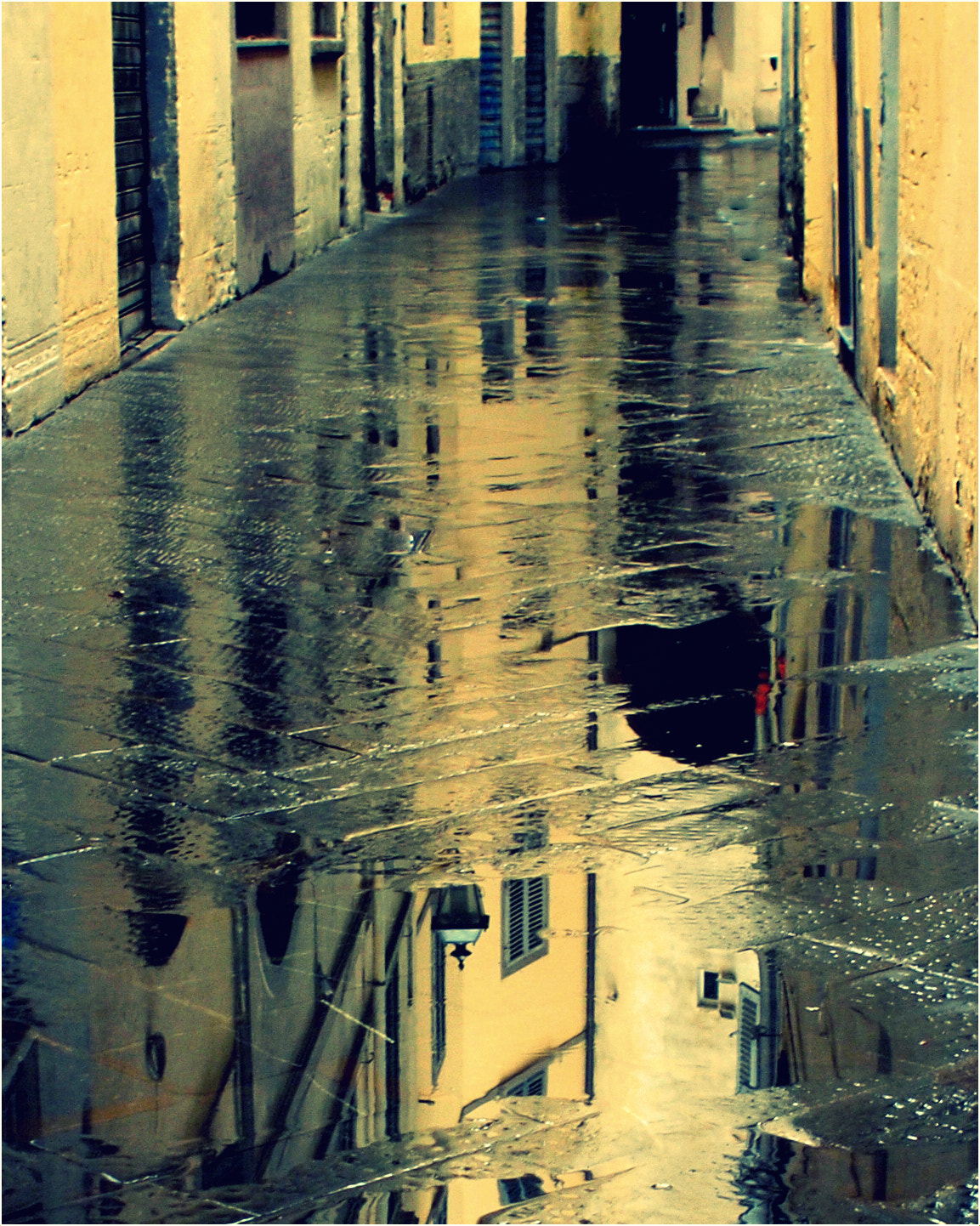 Olympus PEN E-P1 sample photo. Alley in firenze photography