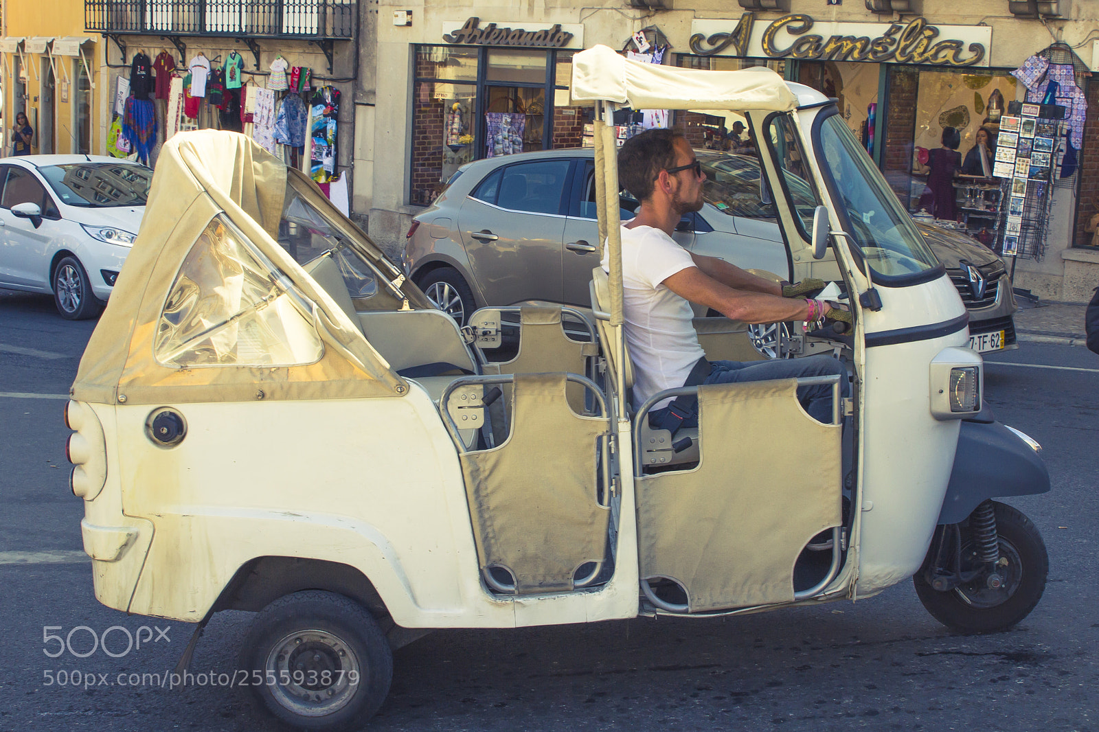 Canon EOS 60D sample photo. Tuk-tuk taxi in sintra photography