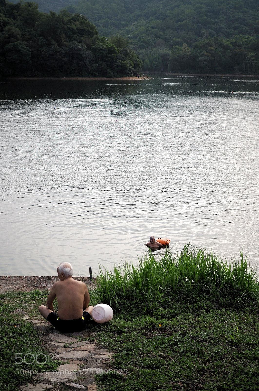 Olympus OM-D E-M5 II sample photo. Swimming photography