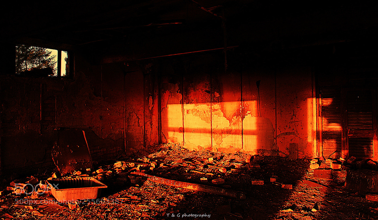 Canon EOS 100D (EOS Rebel SL1 / EOS Kiss X7) sample photo. Derelict sunrise photography