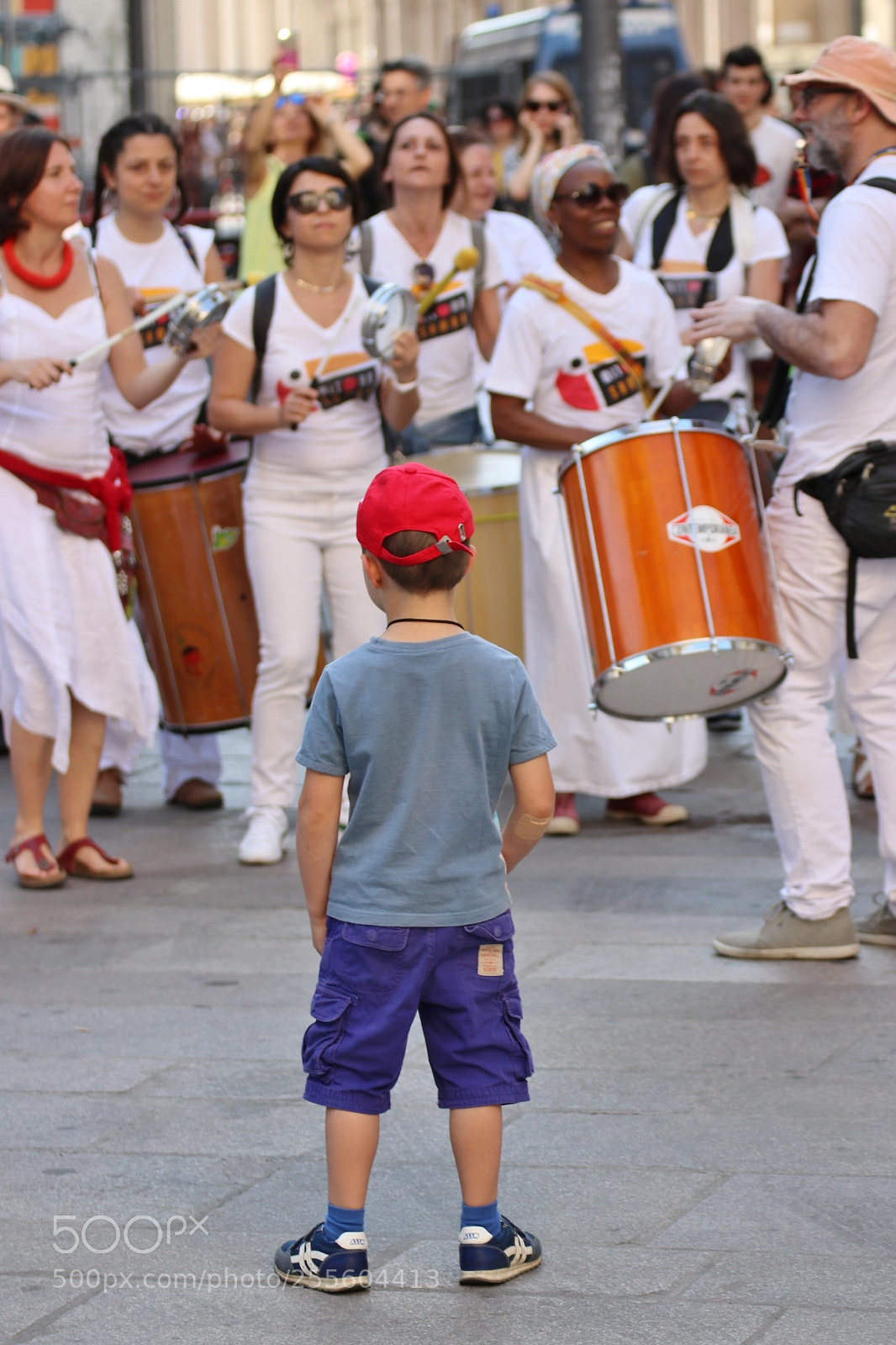 Canon EOS 80D sample photo. Watching the band photography