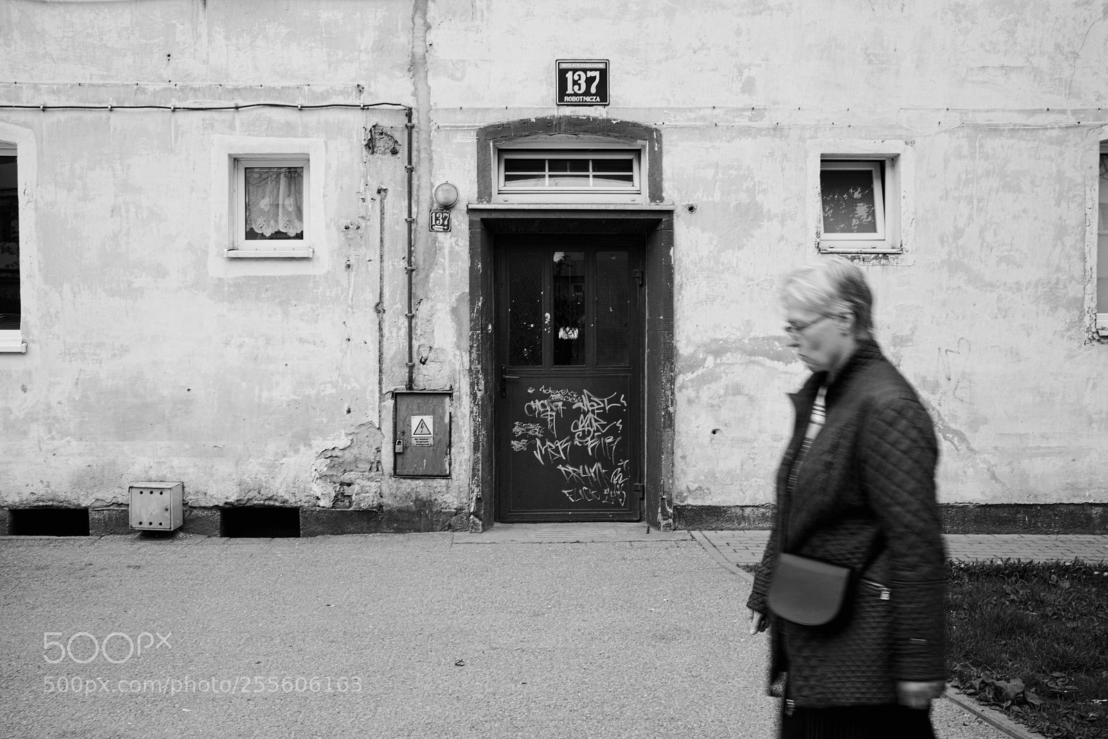 Fujifilm X100T sample photo. Lady full of thoughts photography