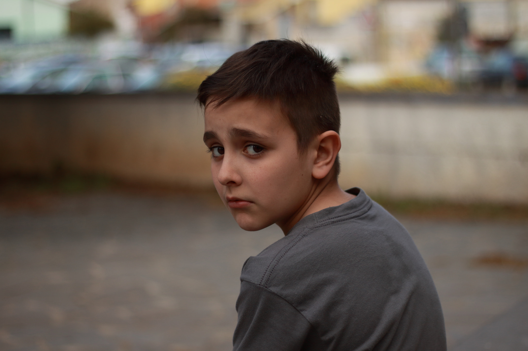 Canon EOS 500D (EOS Rebel T1i / EOS Kiss X3) + Canon EF 50mm F1.8 II sample photo. Sad boy photography