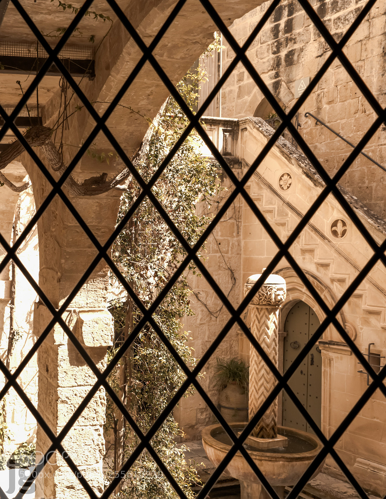 Canon EOS 77D (EOS 9000D / EOS 770D) sample photo. Palazzo courtyard from a photography