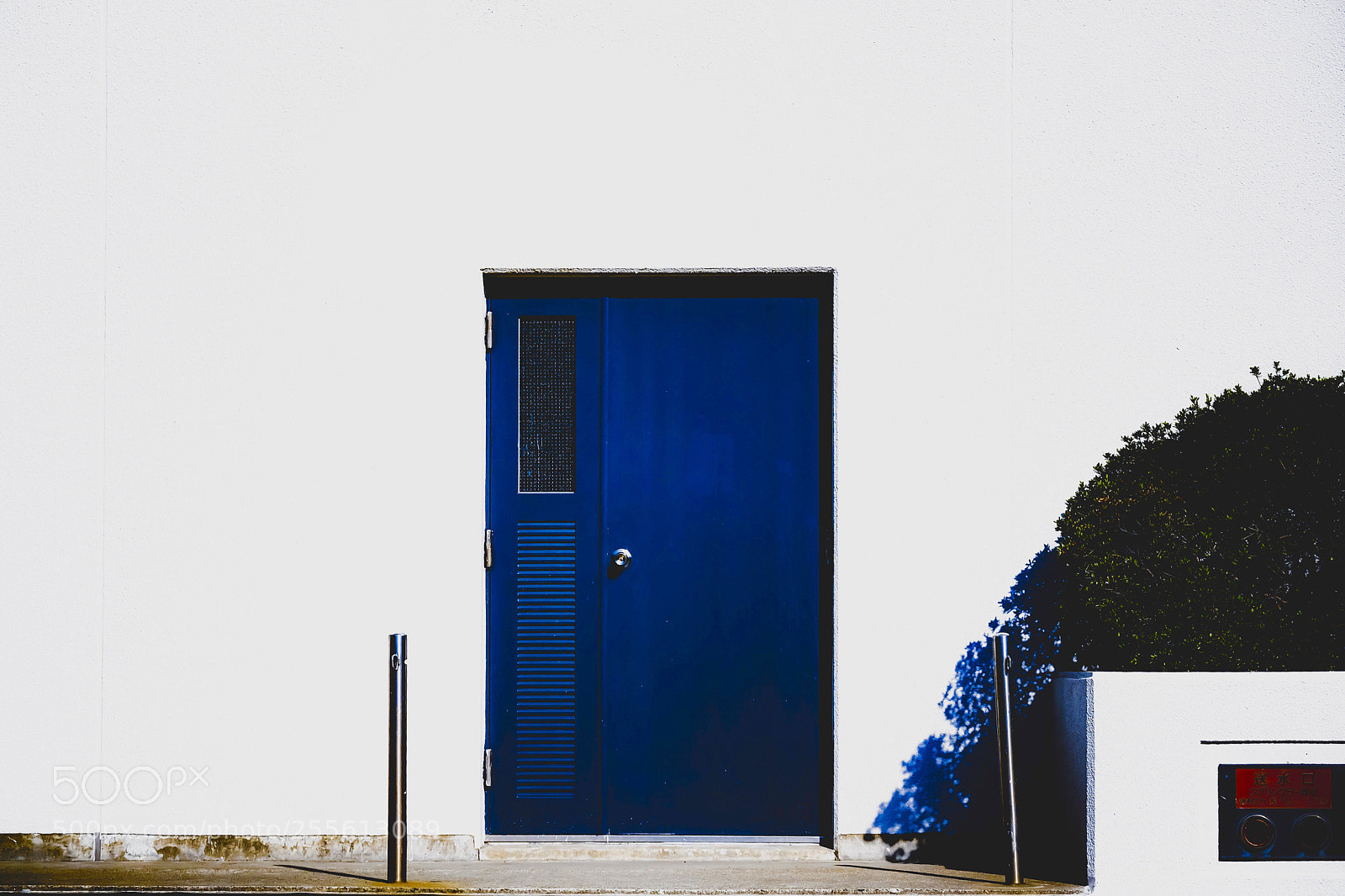 Fujifilm X-Pro2 sample photo. The blue door photography