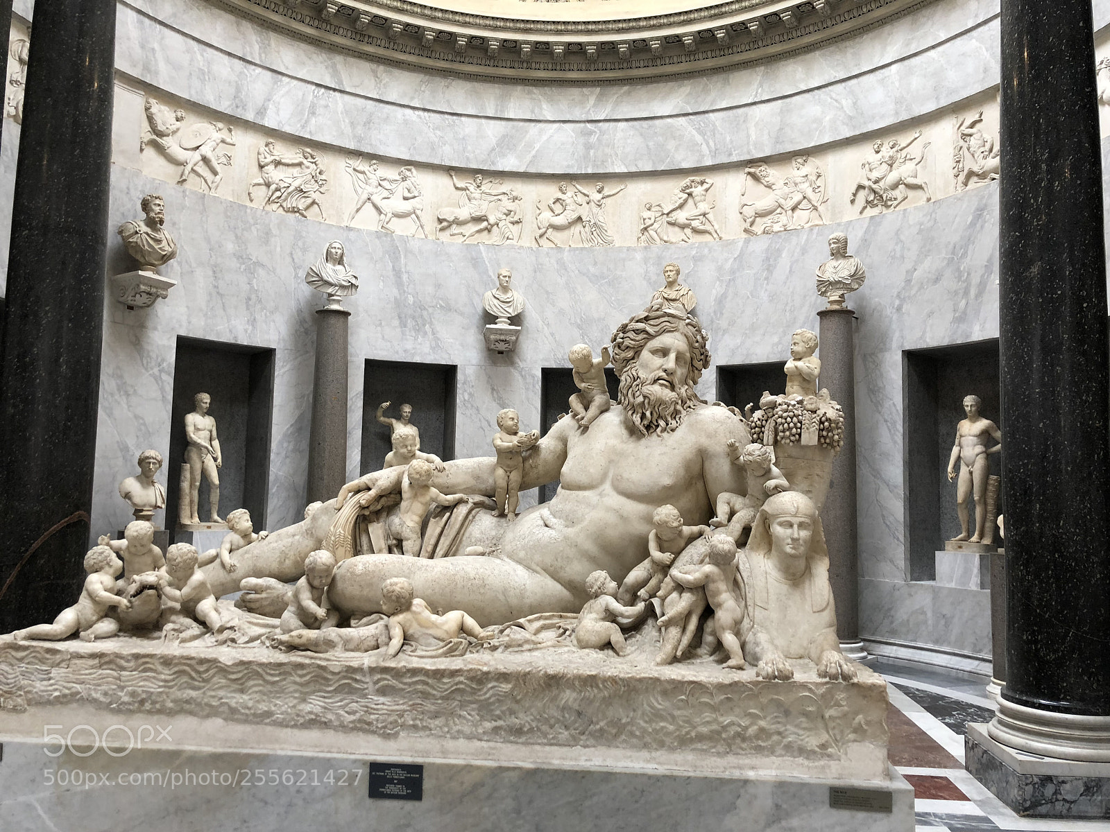 Apple iPhone X sample photo. Museum photography