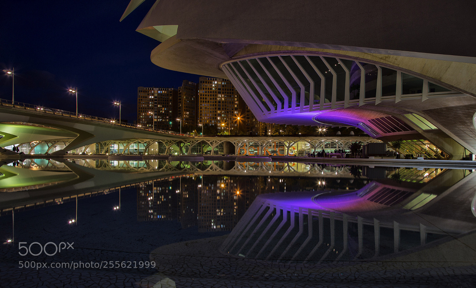 Canon EOS 6D sample photo. Reflejos en la ciudad photography