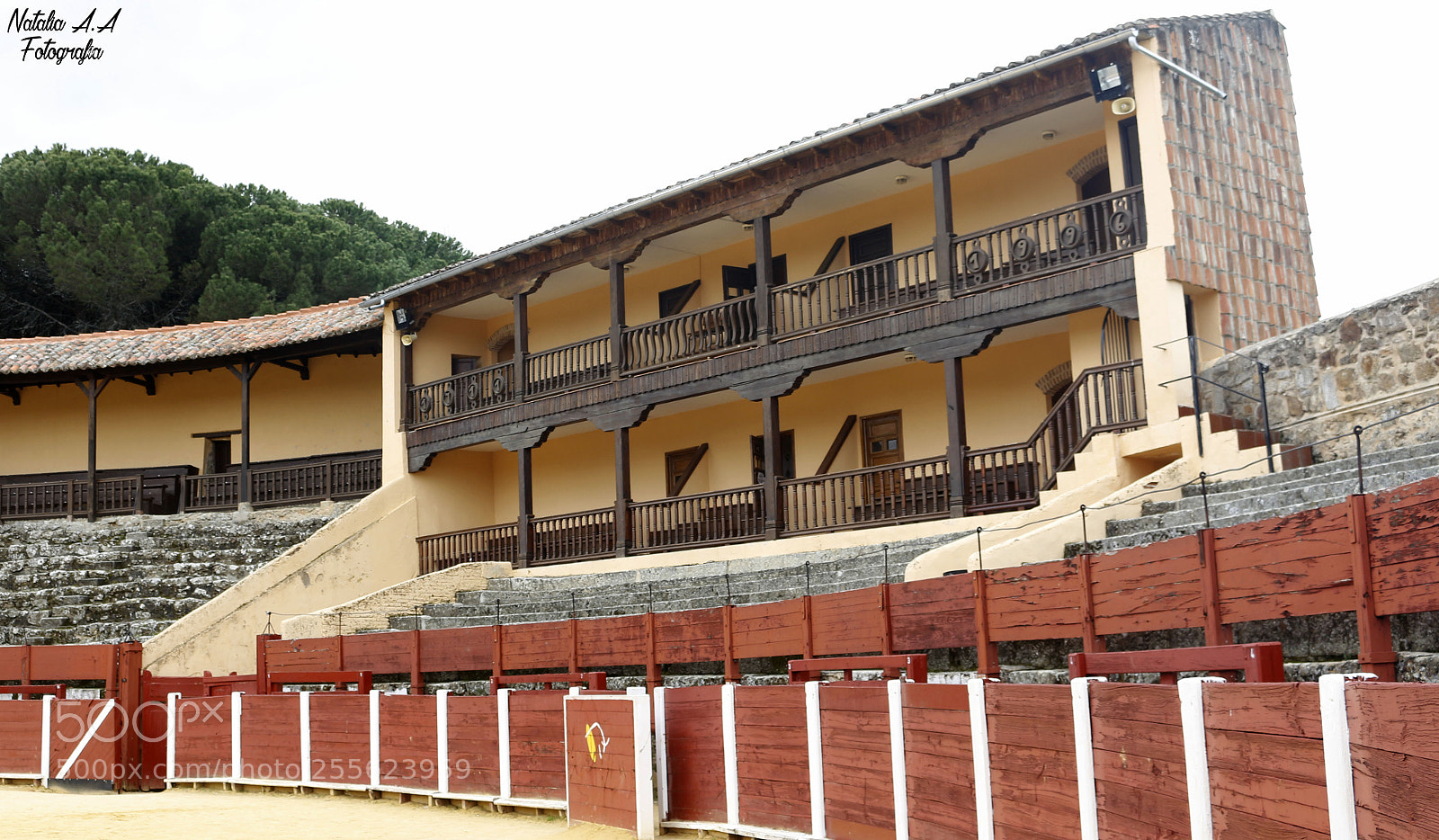 Canon EOS 700D (EOS Rebel T5i / EOS Kiss X7i) sample photo. Plaza de toros la photography