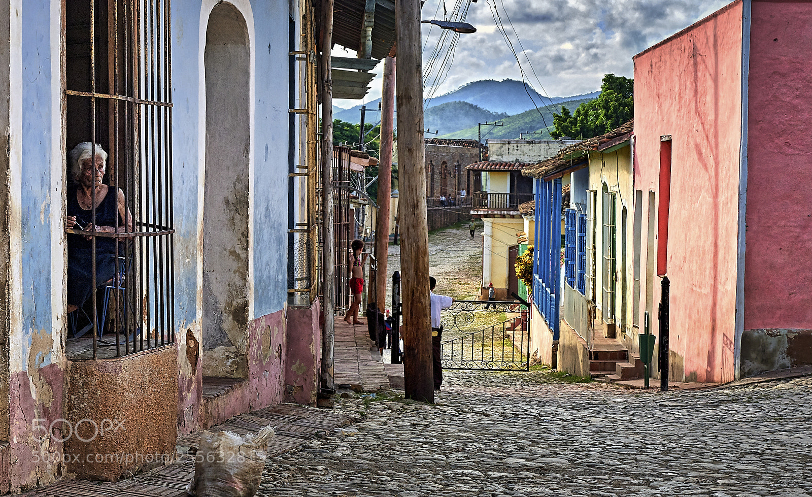Nikon D2X sample photo. Una calle en trinidad photography