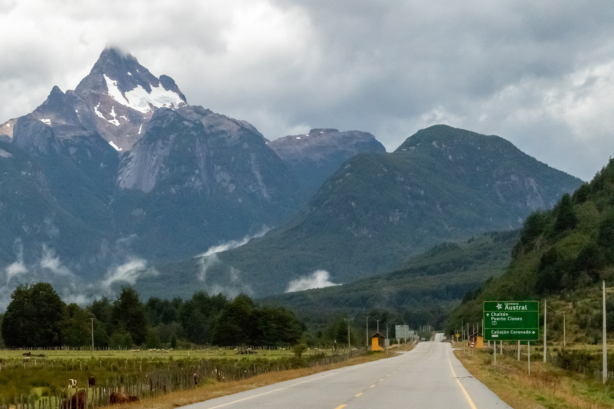 Canon EOS 200D (EOS Rebel SL2 / EOS Kiss X9) sample photo. Carretera austral photography