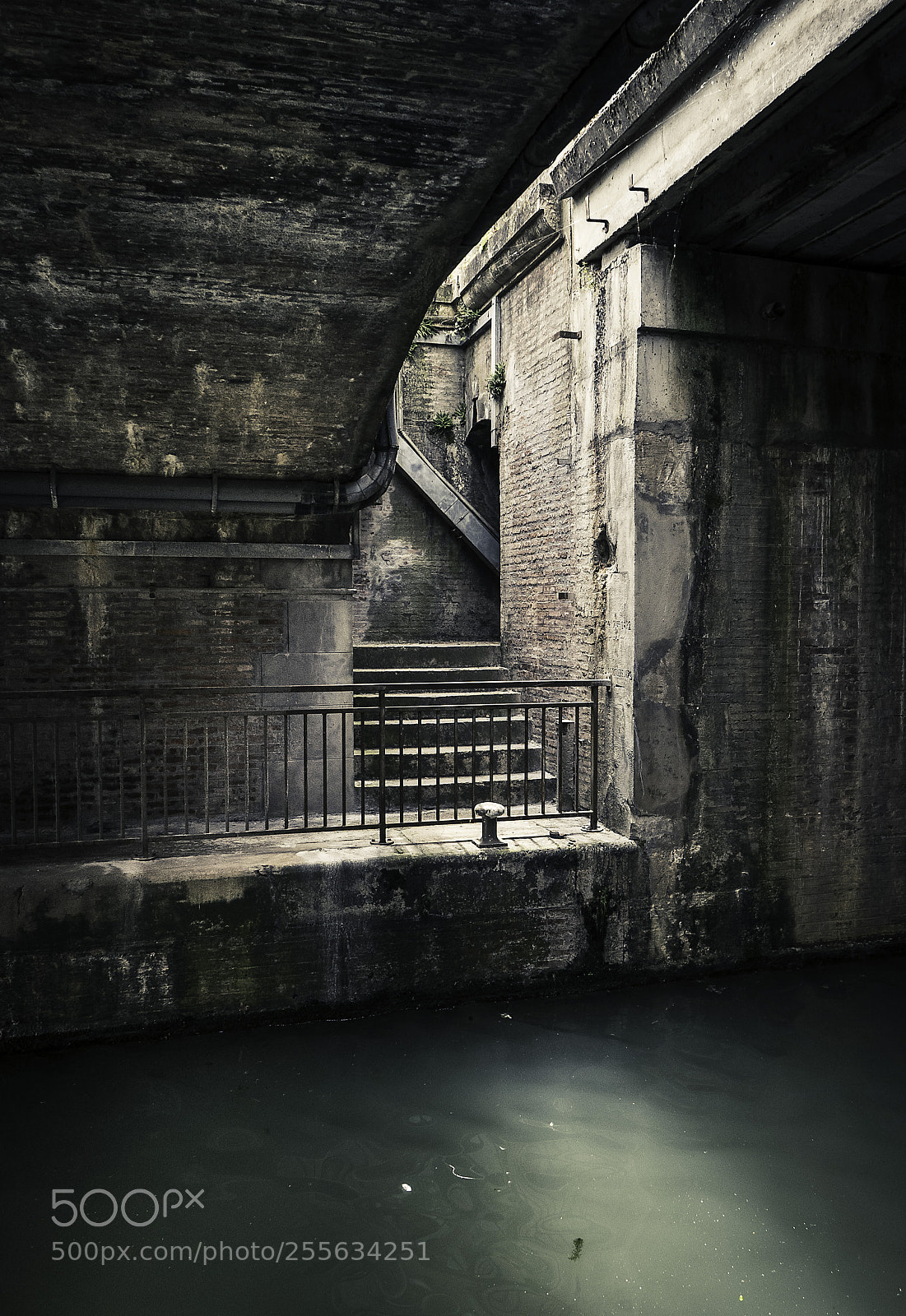 Leica D-Lux (Typ 109) sample photo. Under the bridges photography