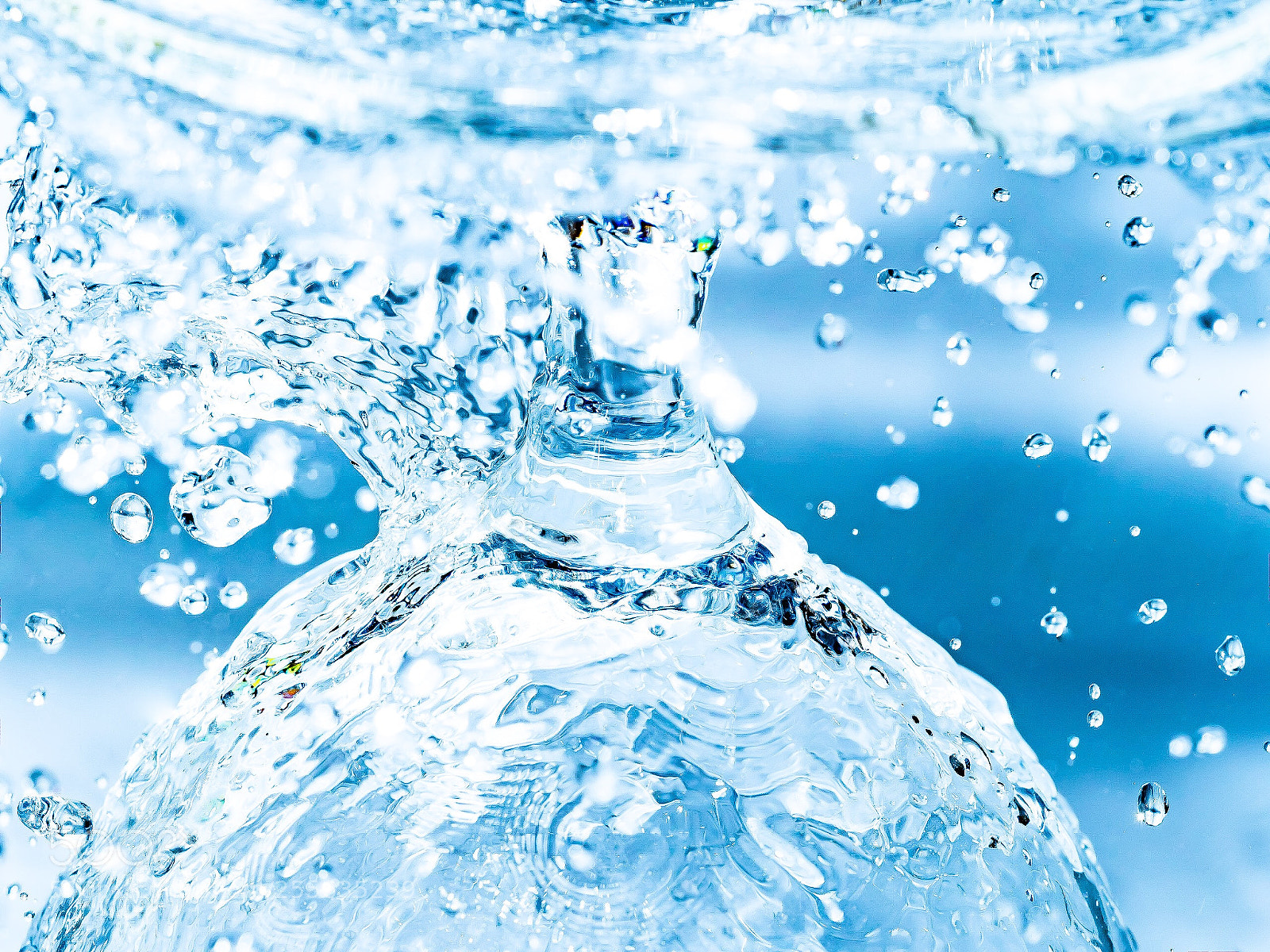 Olympus OM-D E-M1 Mark II sample photo. Drop of water photography