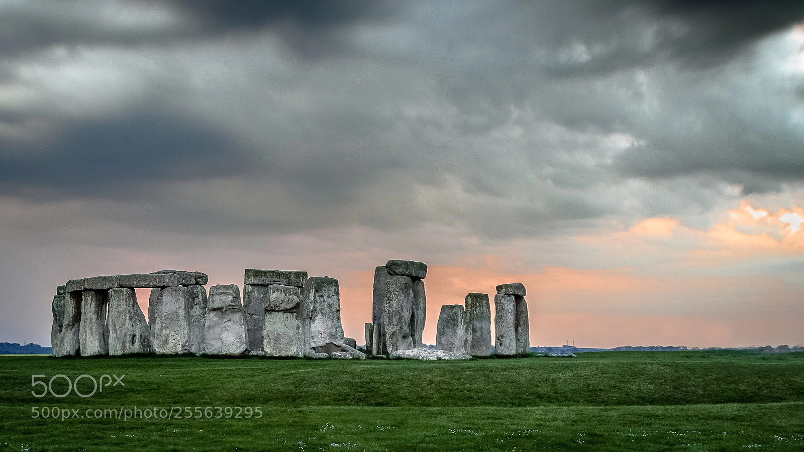 Canon EOS 7D Mark II sample photo. Stonehenge before the thunderstorm photography