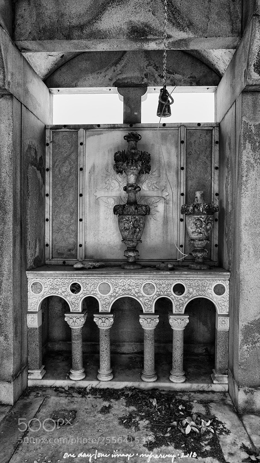 Leica D-Lux (Typ 109) sample photo. Tomb's quiet interior photography
