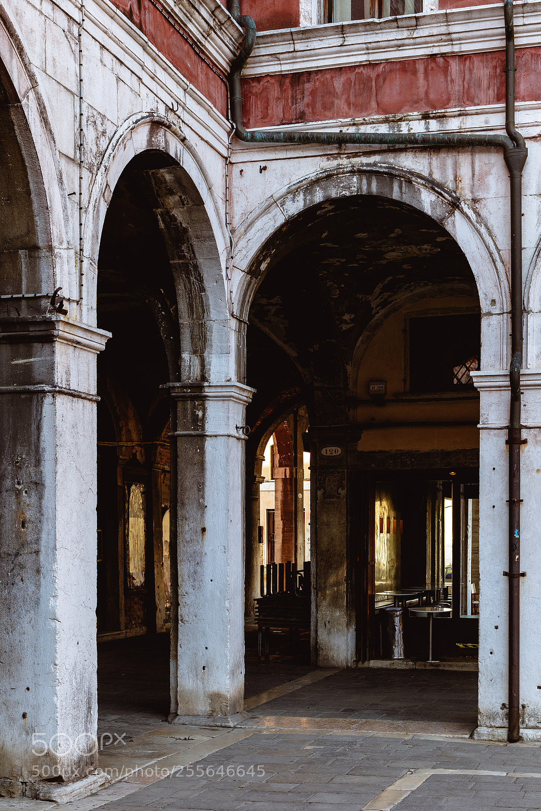 Canon EOS 7D Mark II sample photo. Between the arches photography