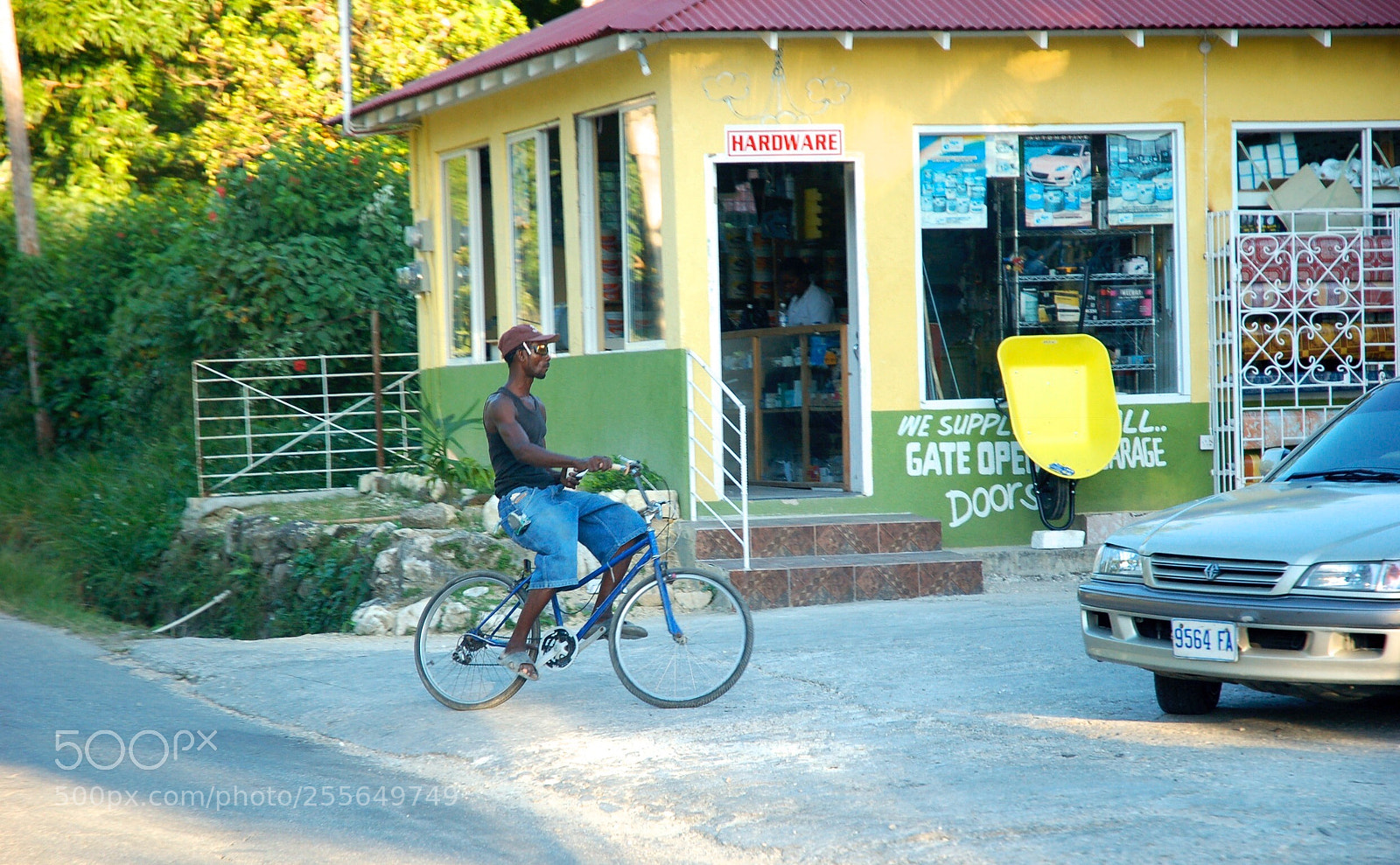 Nikon D50 sample photo. Hardware store photography