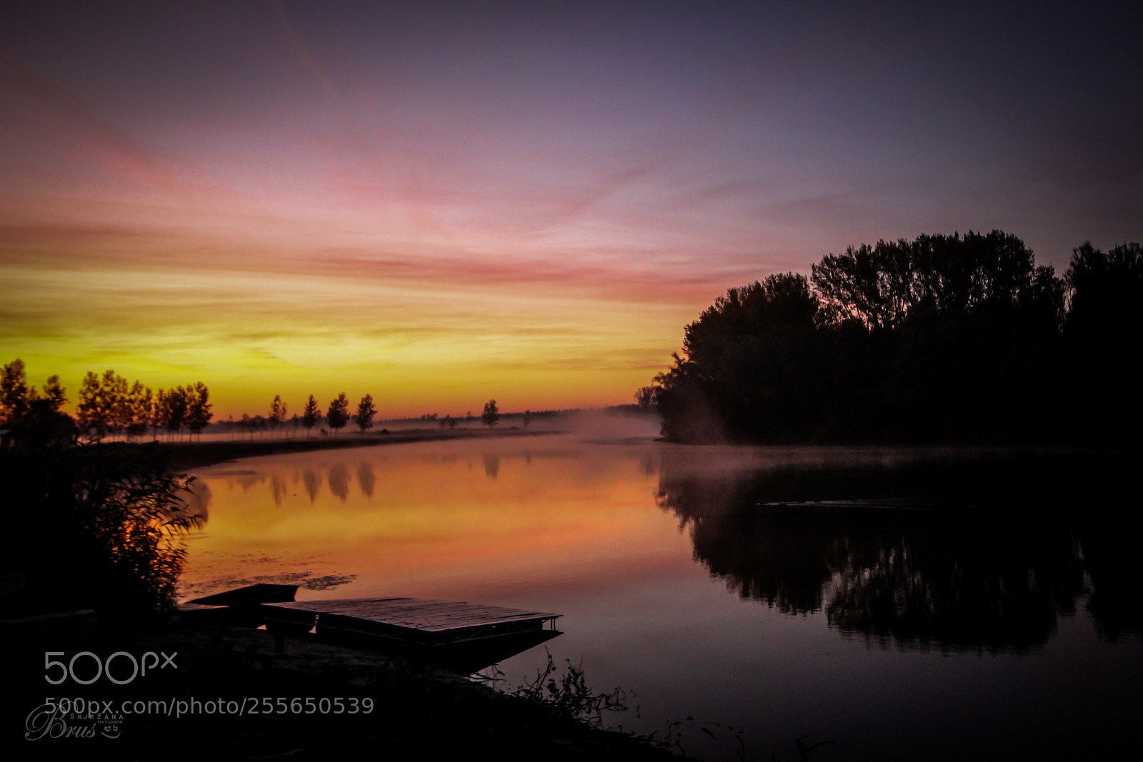 Canon EOS 550D (EOS Rebel T2i / EOS Kiss X4) sample photo. Sunrise over lake <3 photography