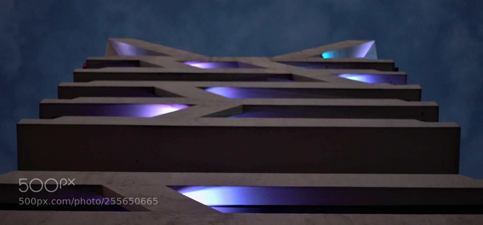 Canon EOS 600D (Rebel EOS T3i / EOS Kiss X5) sample photo. Structure lighting photography