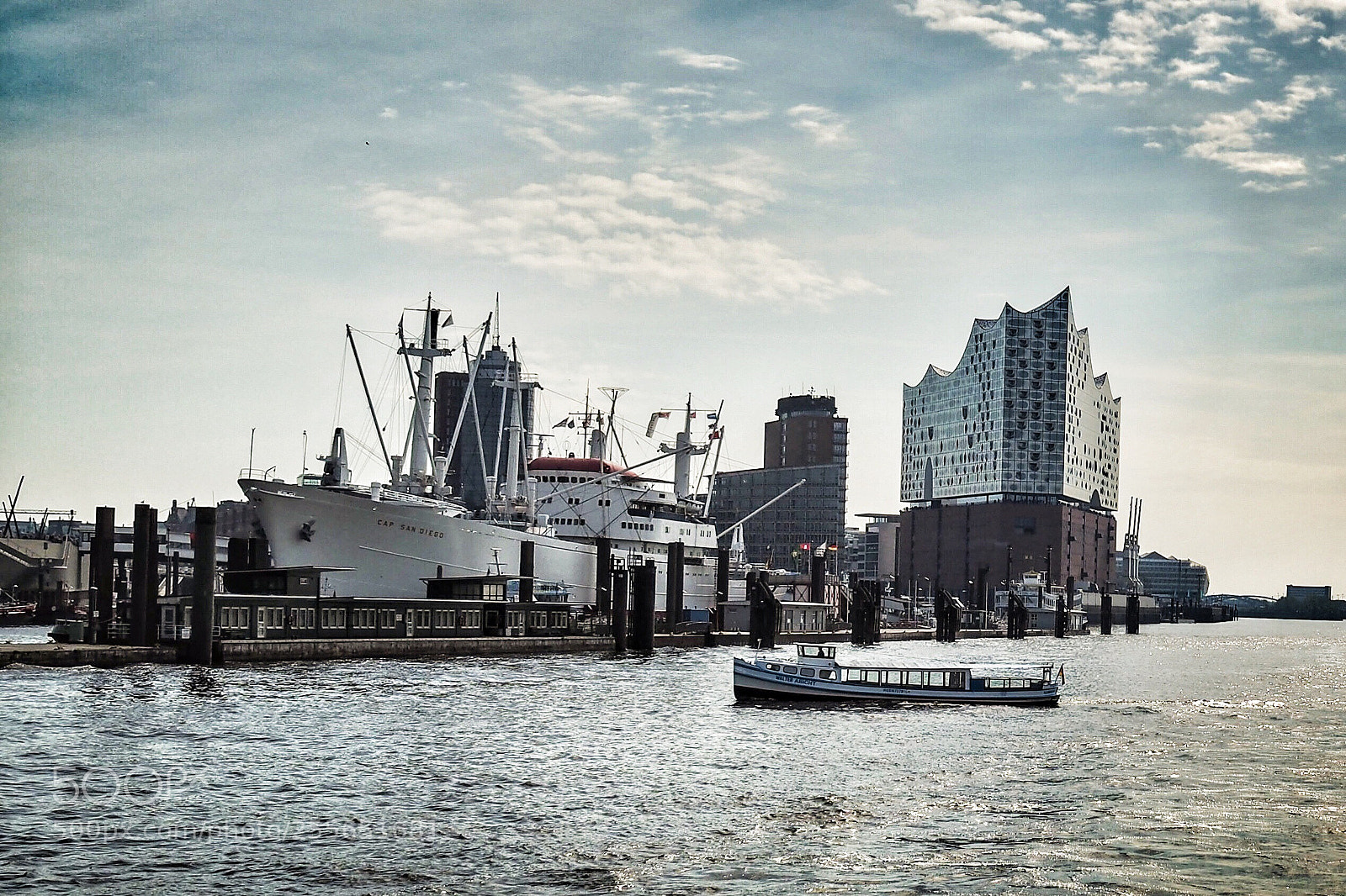 Olympus OM-D E-M5 II sample photo. Hamburg photography