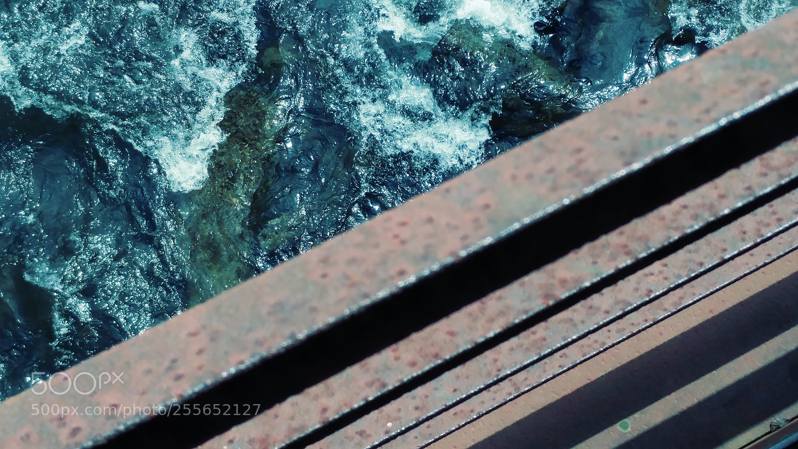 LG G5 sample photo. The waters below photography