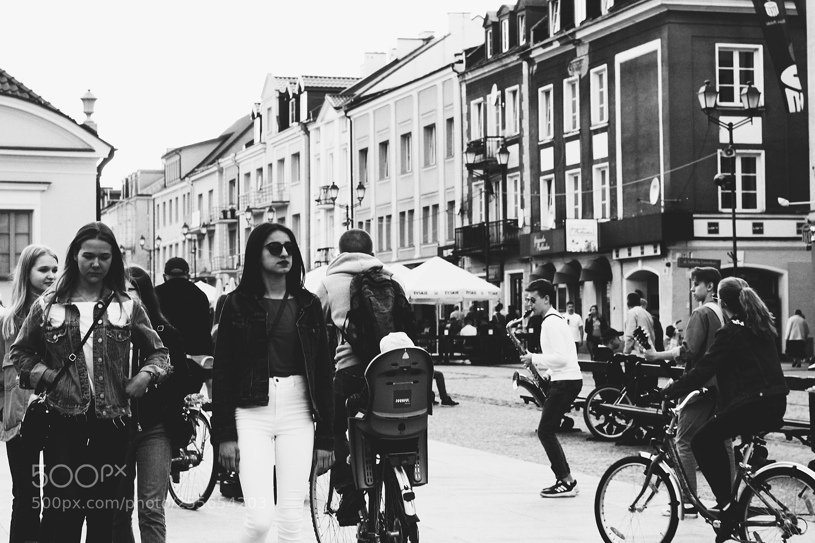 Canon EOS 1300D (EOS Rebel T6 / EOS Kiss X80) sample photo. Old city rush photography