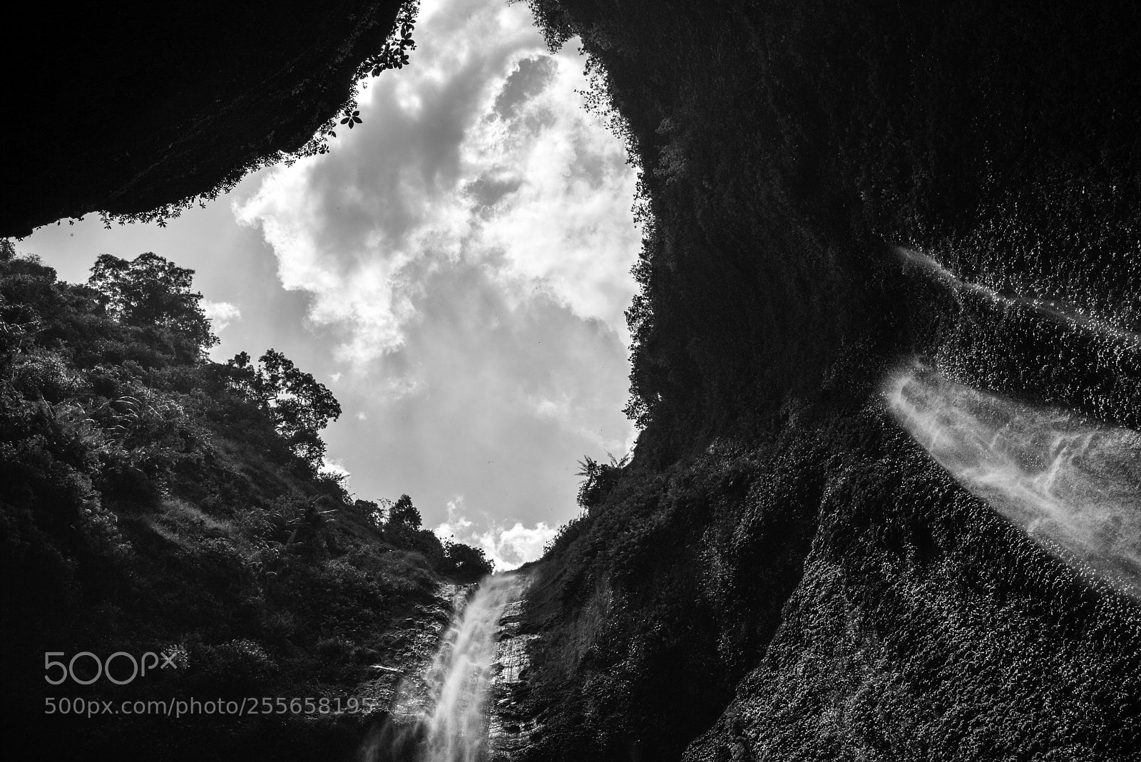 Leica M (Typ 240) sample photo. Madakaripura waterfall photography
