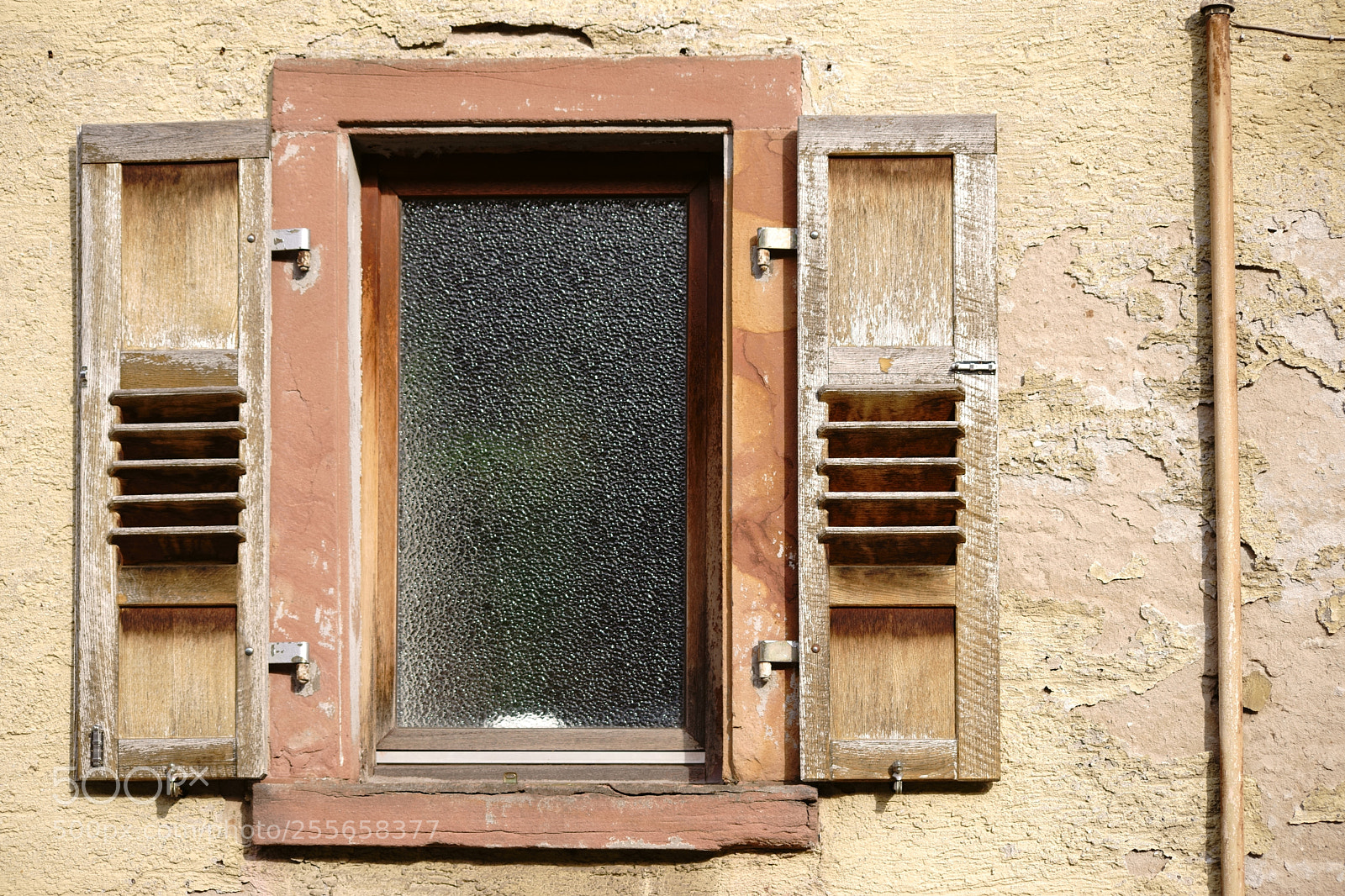 Sony a7 II sample photo. Yellowed facade and window photography