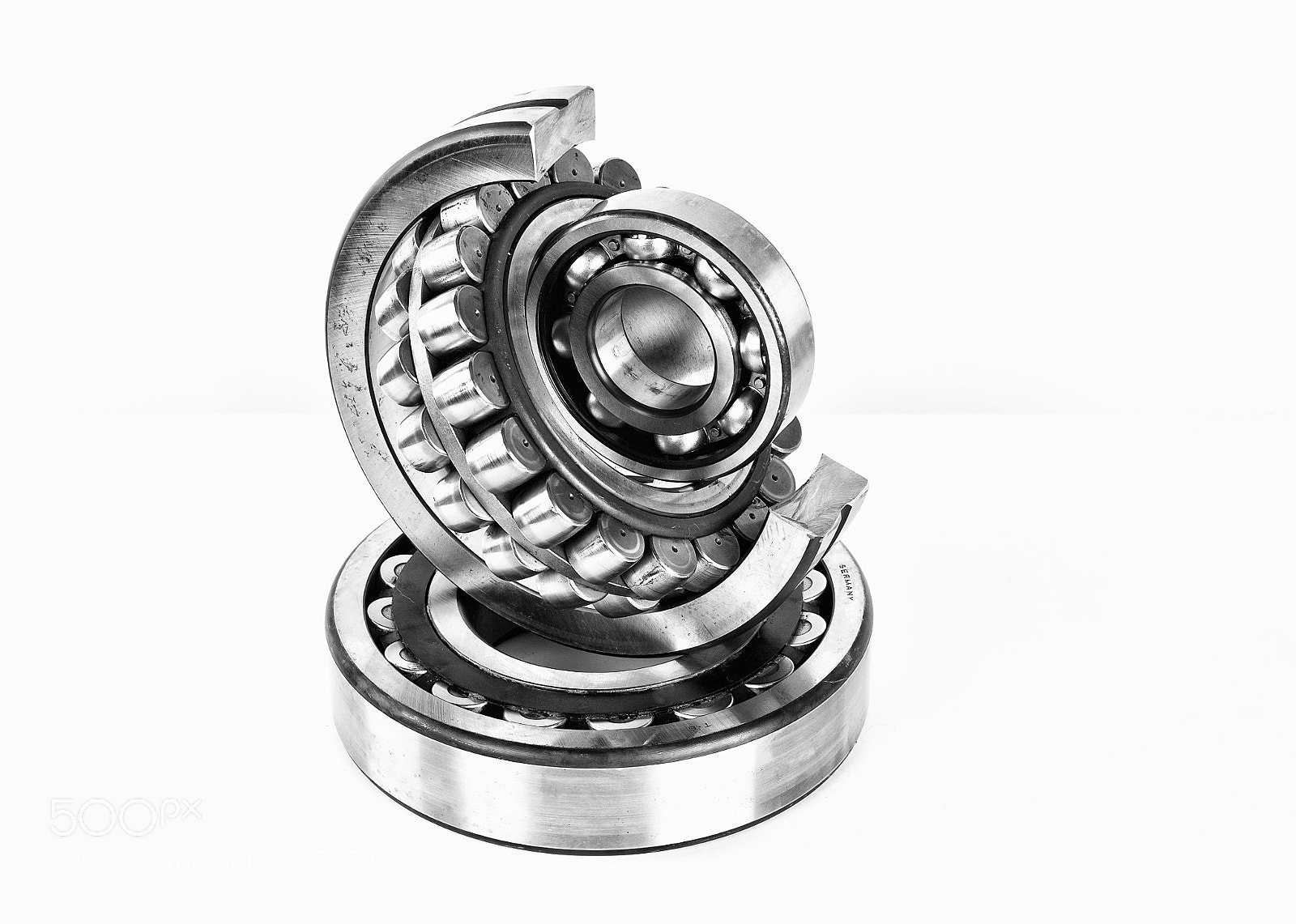 Canon EOS 5D Mark II sample photo. The globe of bearings photography