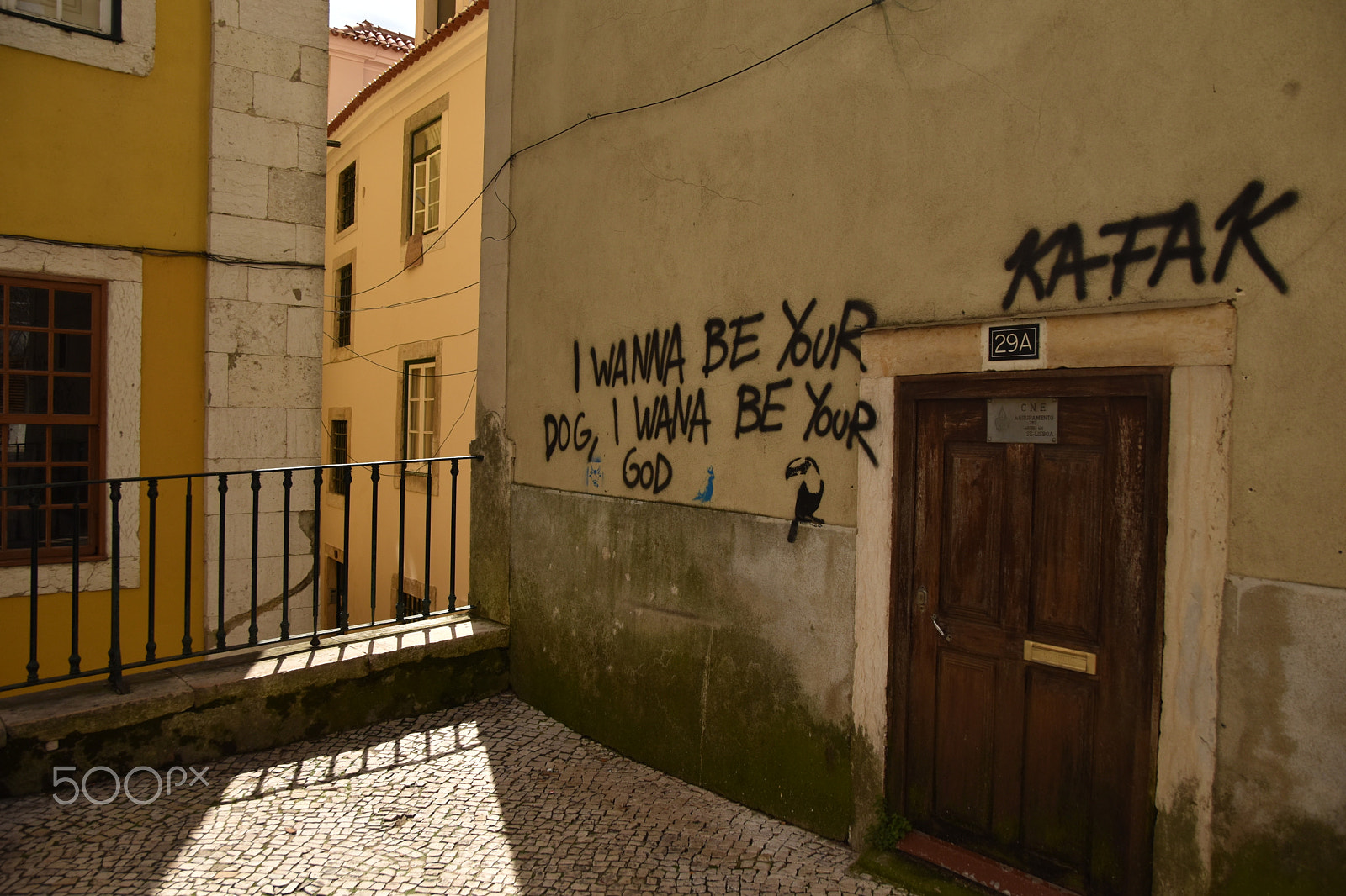 Nikon D5500 + Sigma 17-50mm F2.8 EX DC OS HSM sample photo. Lisbon message on the wall photography
