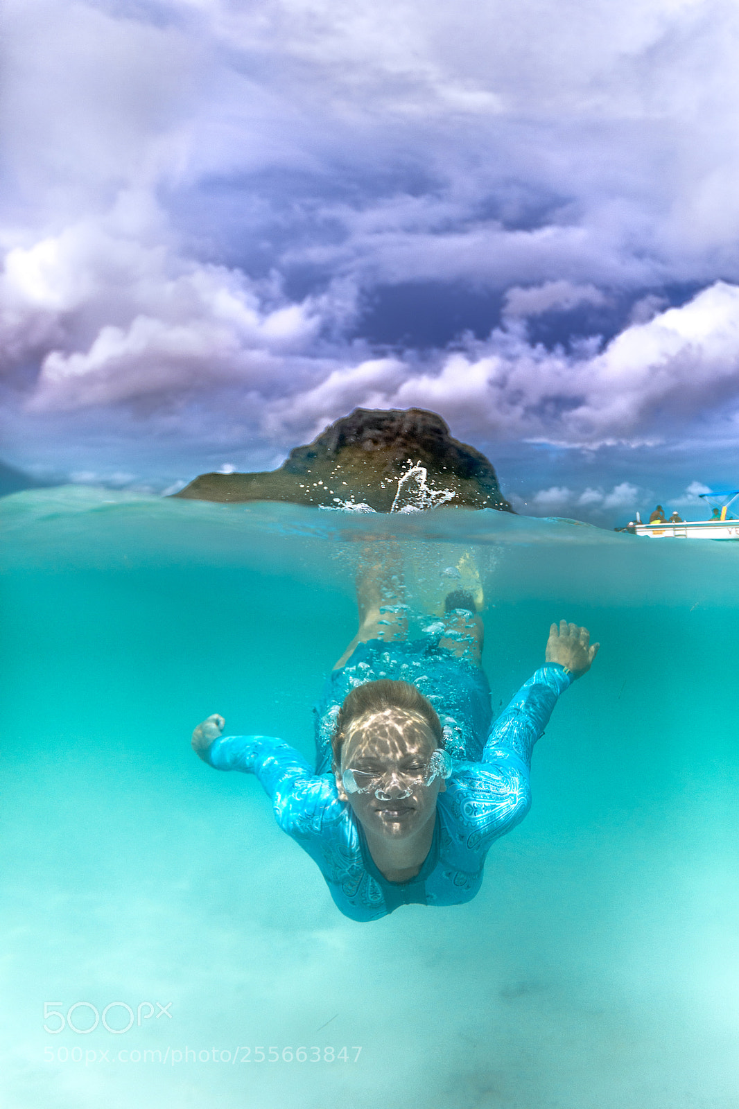 Canon EOS 5D Mark IV sample photo. Le morne through splashes photography