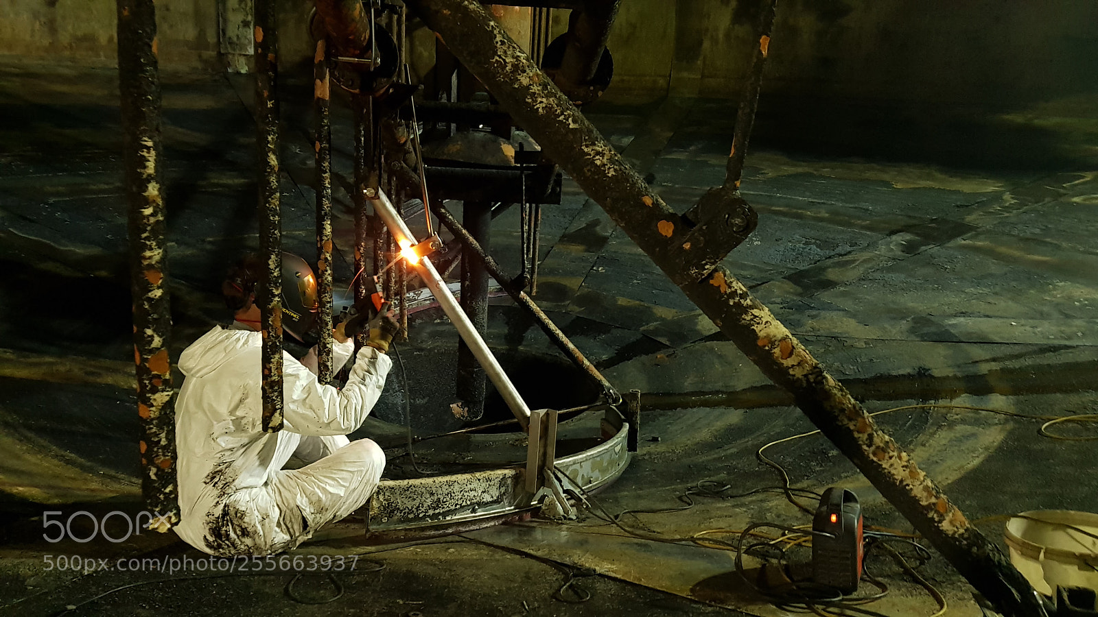 Samsung Galaxy S8 sample photo. The sitting welder photography