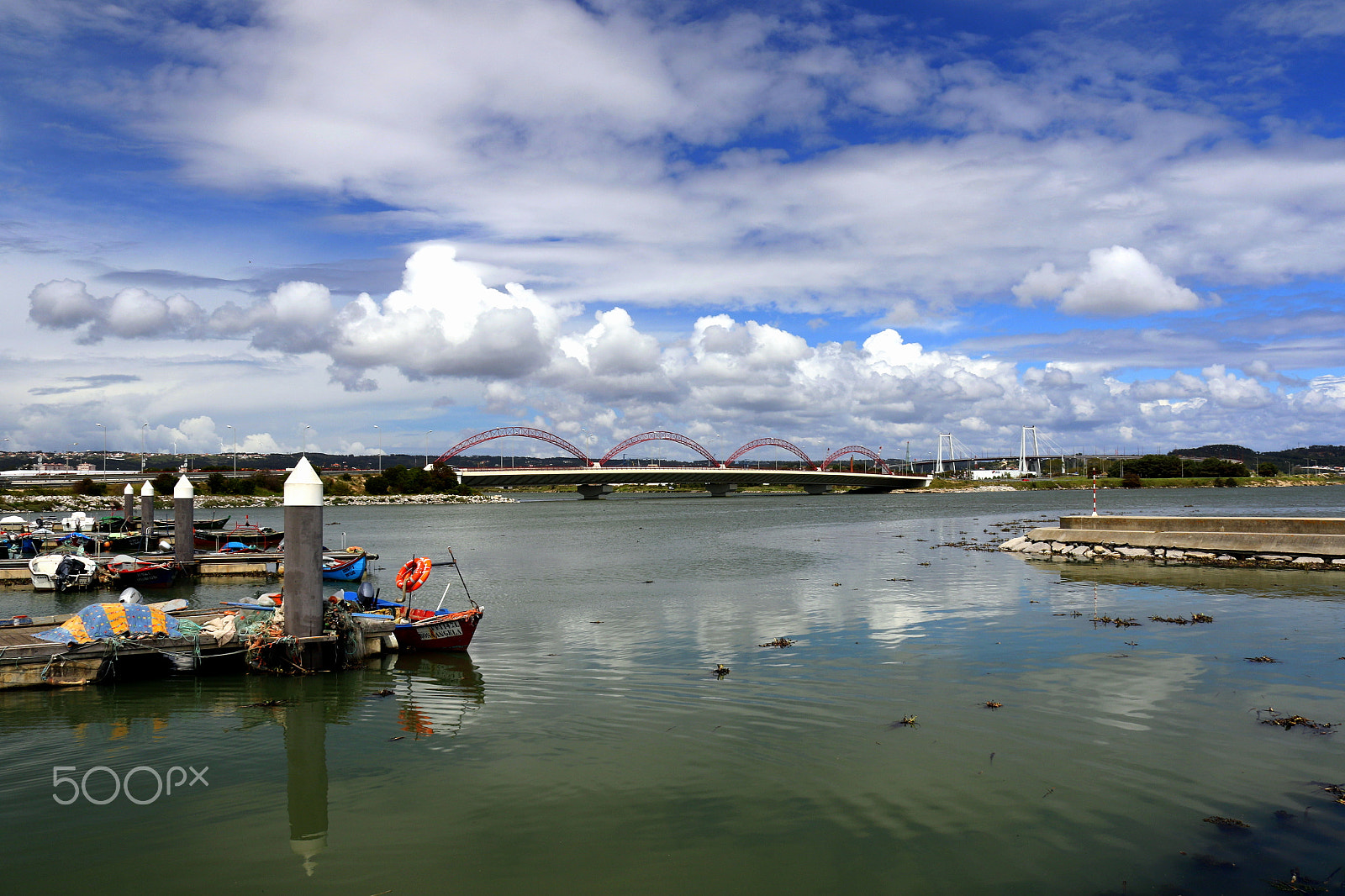 Canon EF-S 18-200mm F3.5-5.6 IS sample photo. Boats and bridge photography