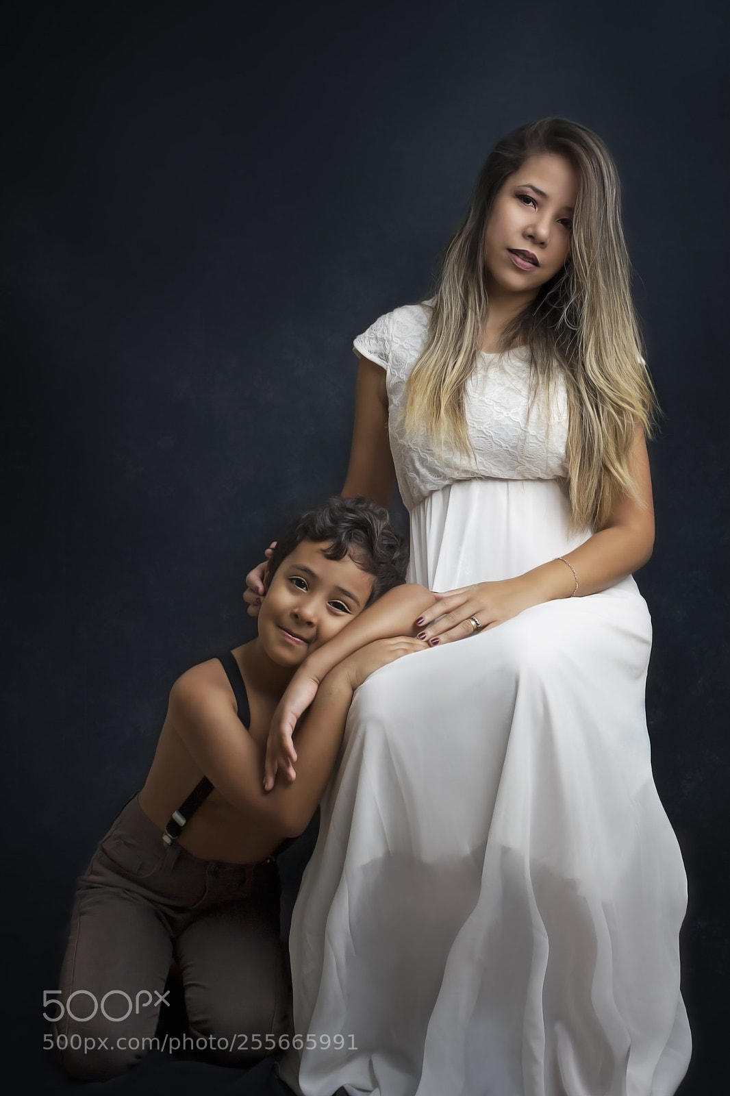 Canon EOS 100D (EOS Rebel SL1 / EOS Kiss X7) sample photo. The love between mother photography