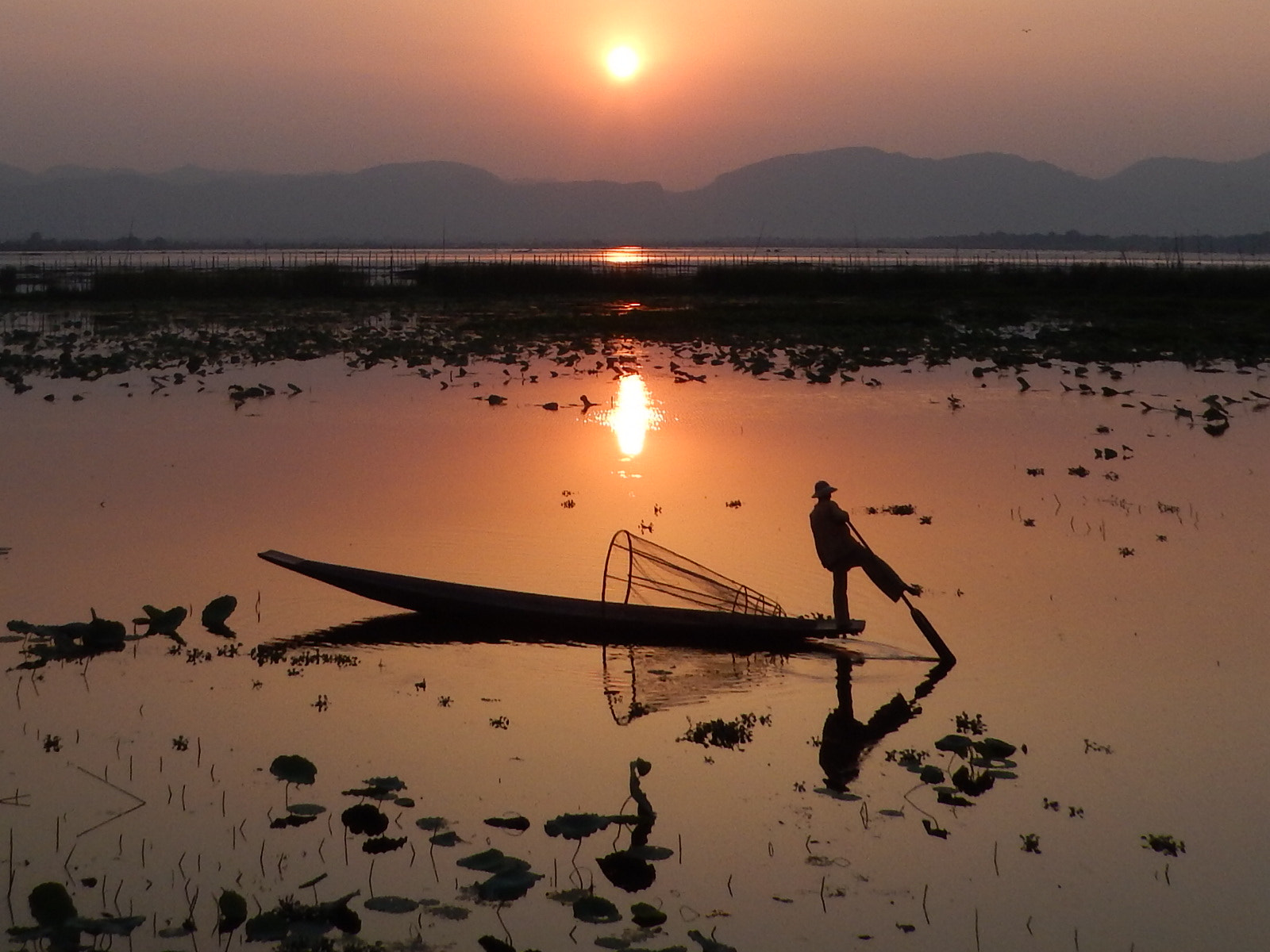 Nikon COOLPIX S9400 sample photo. Inle lake myanmar photography