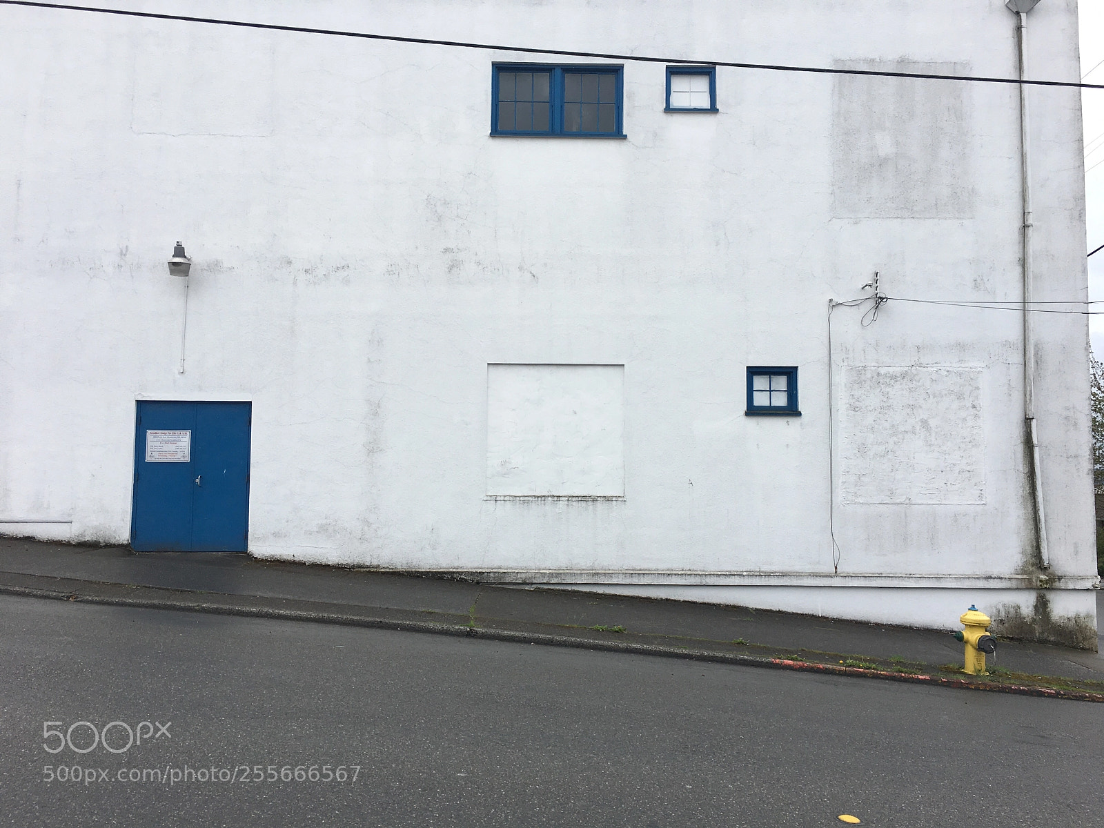 Apple iPhone 6s Plus sample photo. White wall and blue photography