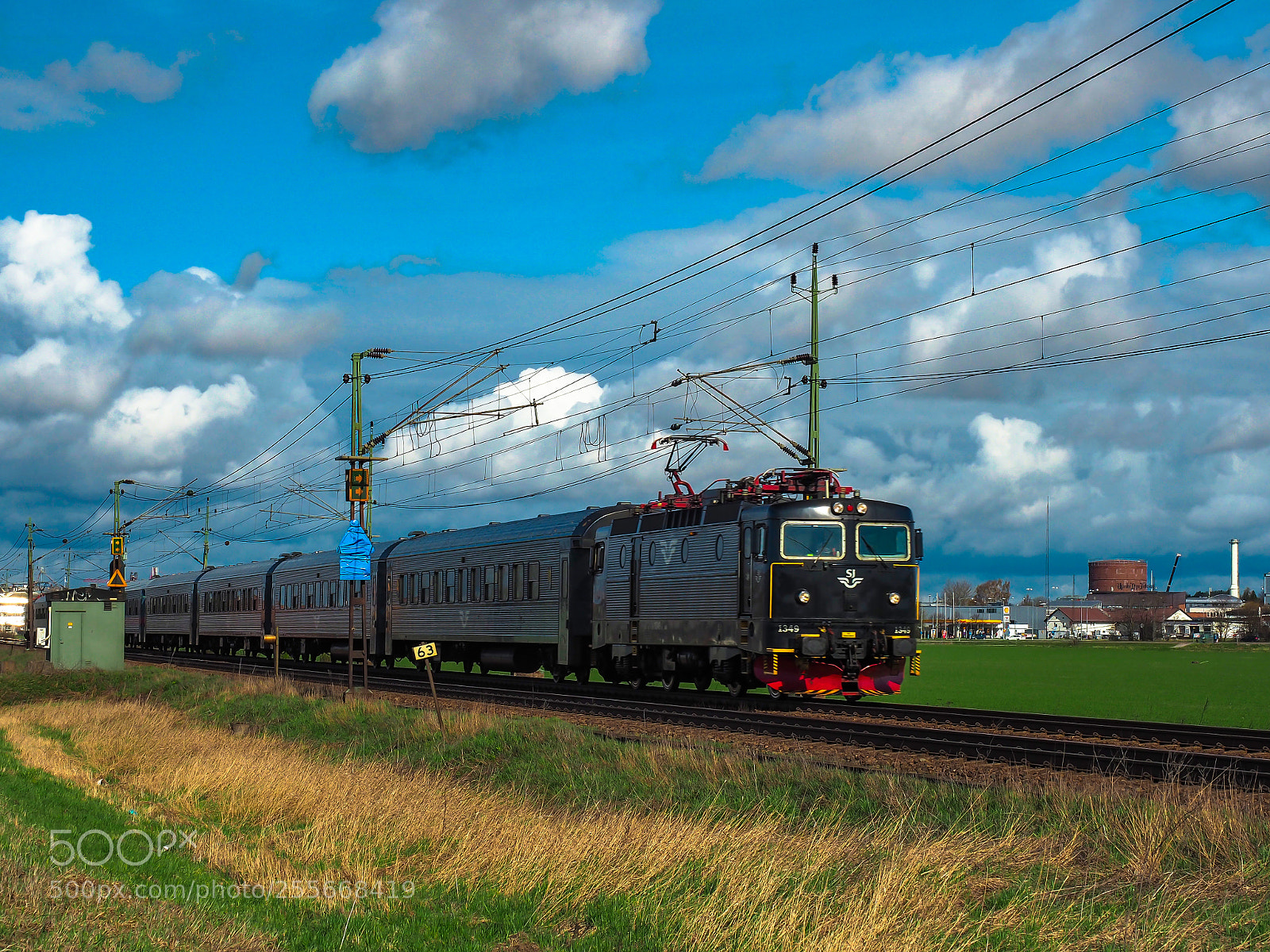 Olympus OM-D E-M5 II sample photo. Commuting photography