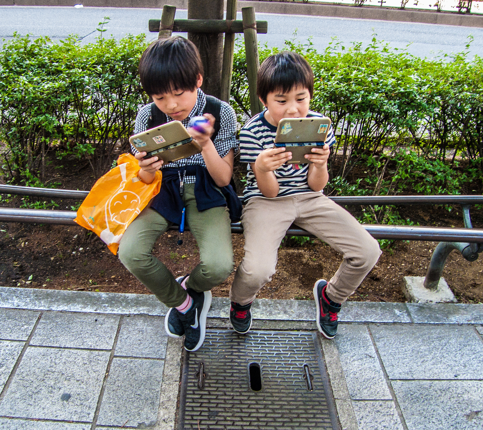 Olympus SP570UZ sample photo. Crazy about games photography
