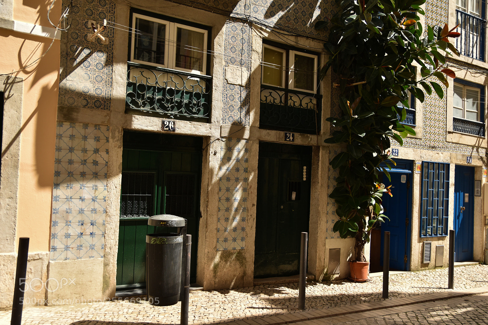 Nikon D5500 sample photo. Lisbon street shadows photography