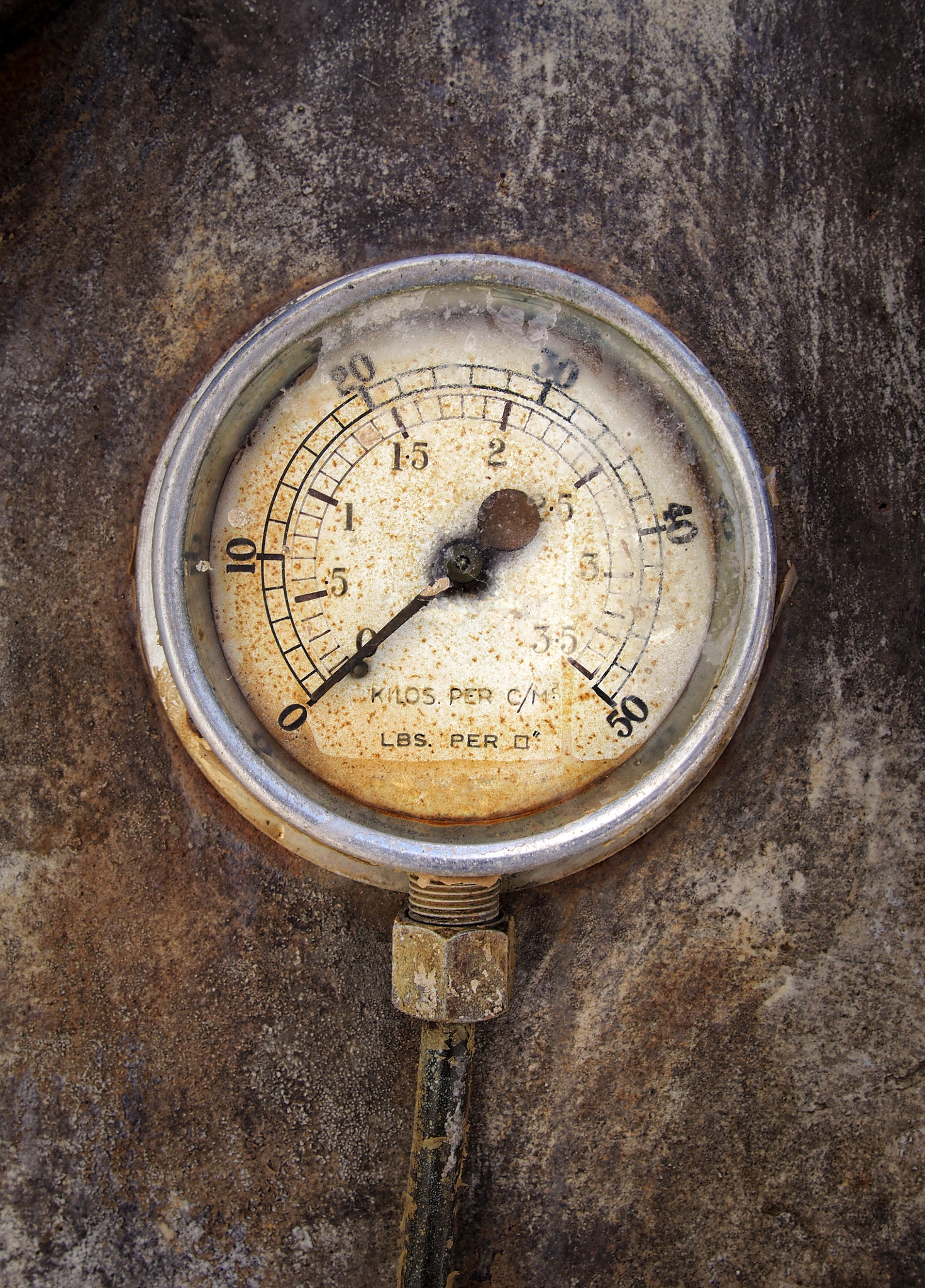 Olympus PEN E-PL6 sample photo. Old rusty round industrial pressure gauge with numbers round the dial mounted on a metal surface... photography