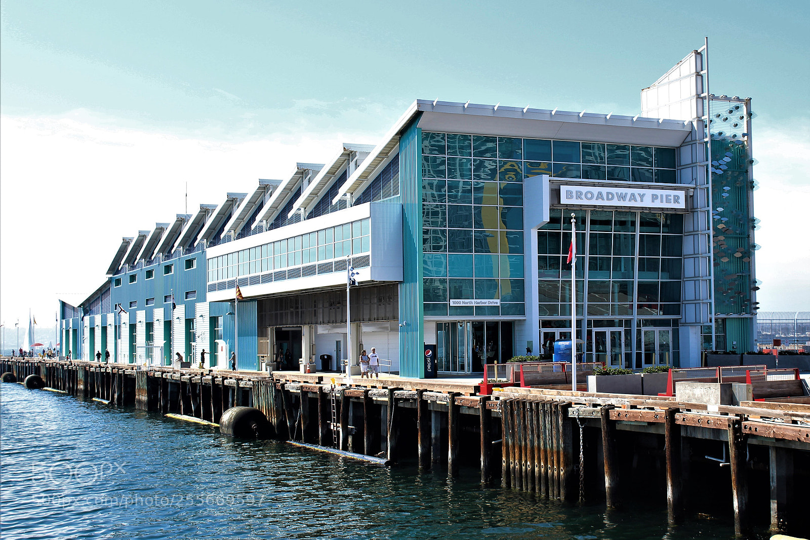 Canon EOS 1300D (EOS Rebel T6 / EOS Kiss X80) sample photo. Broadway pier photography