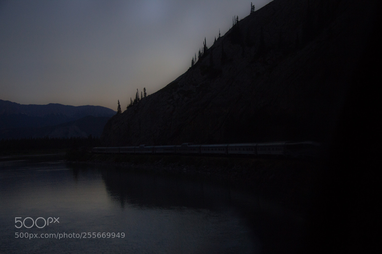 Canon EOS 550D (EOS Rebel T2i / EOS Kiss X4) sample photo. Lake mountainside passenger train photography