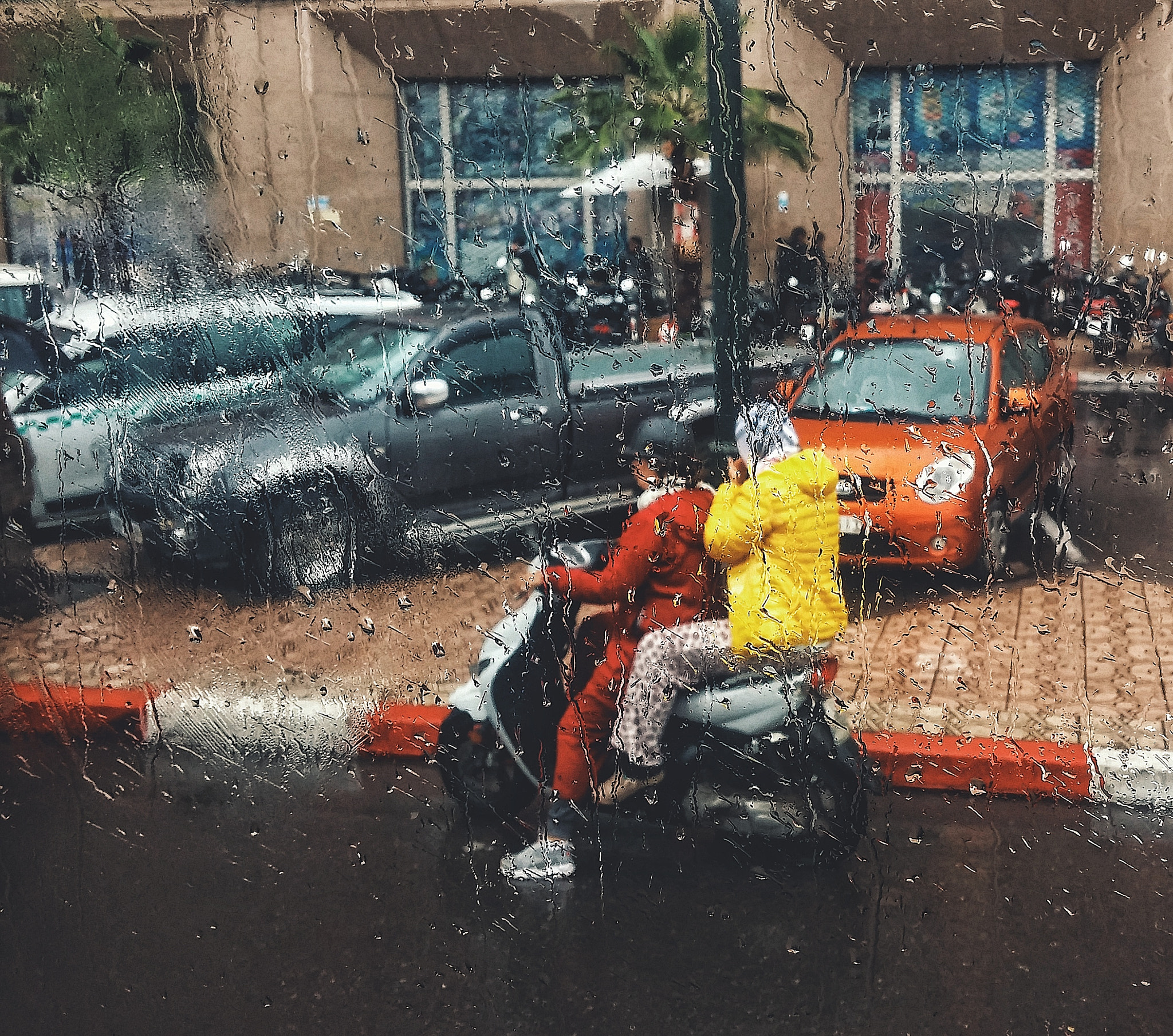 LG G2 sample photo. Yellow in street photography
