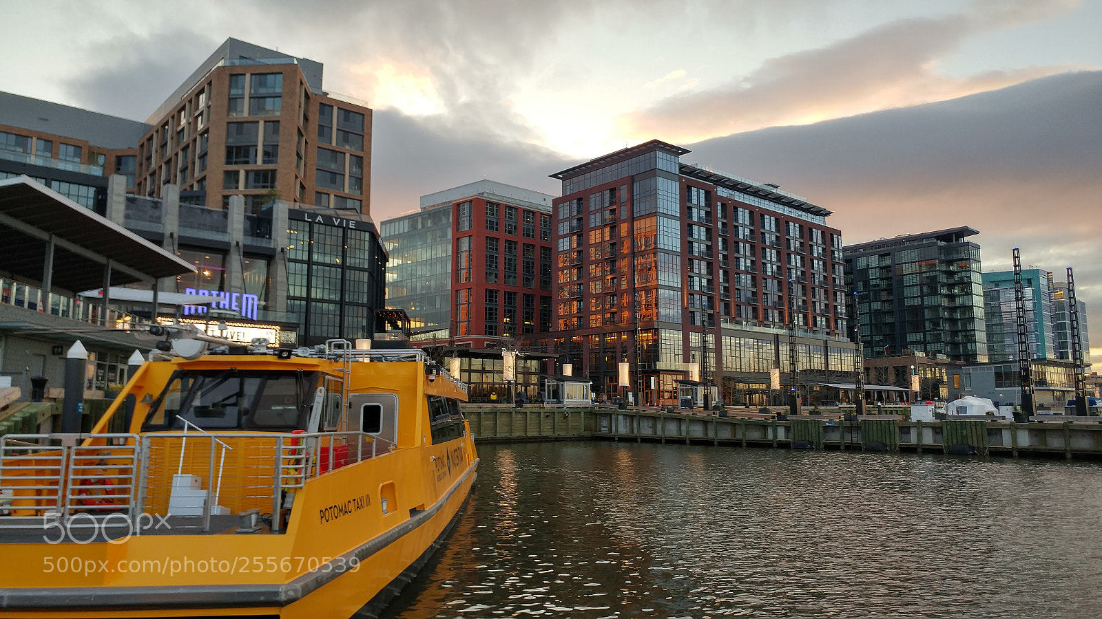 LG G5 sample photo. The wharf photography