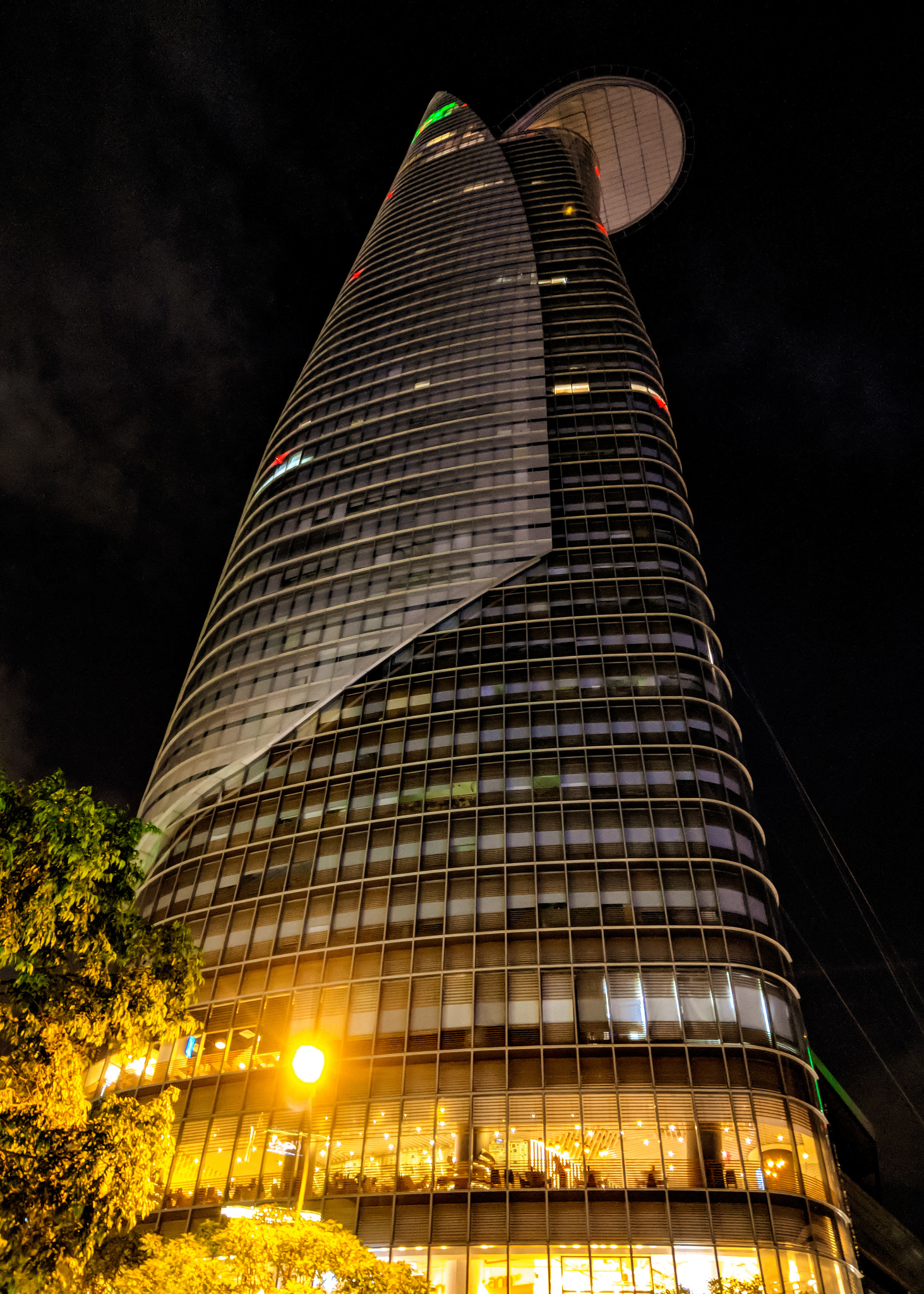 HTC U11 sample photo. Look up photography