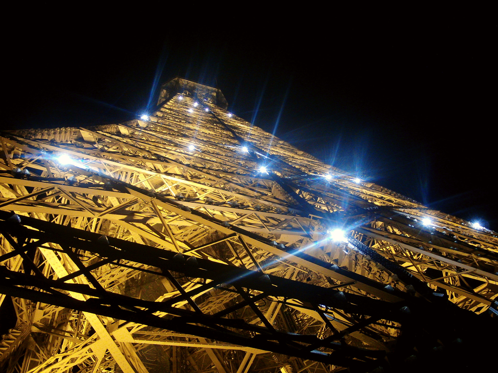 CASIO EX-FC150 sample photo. Eiffel tower study 4 photography