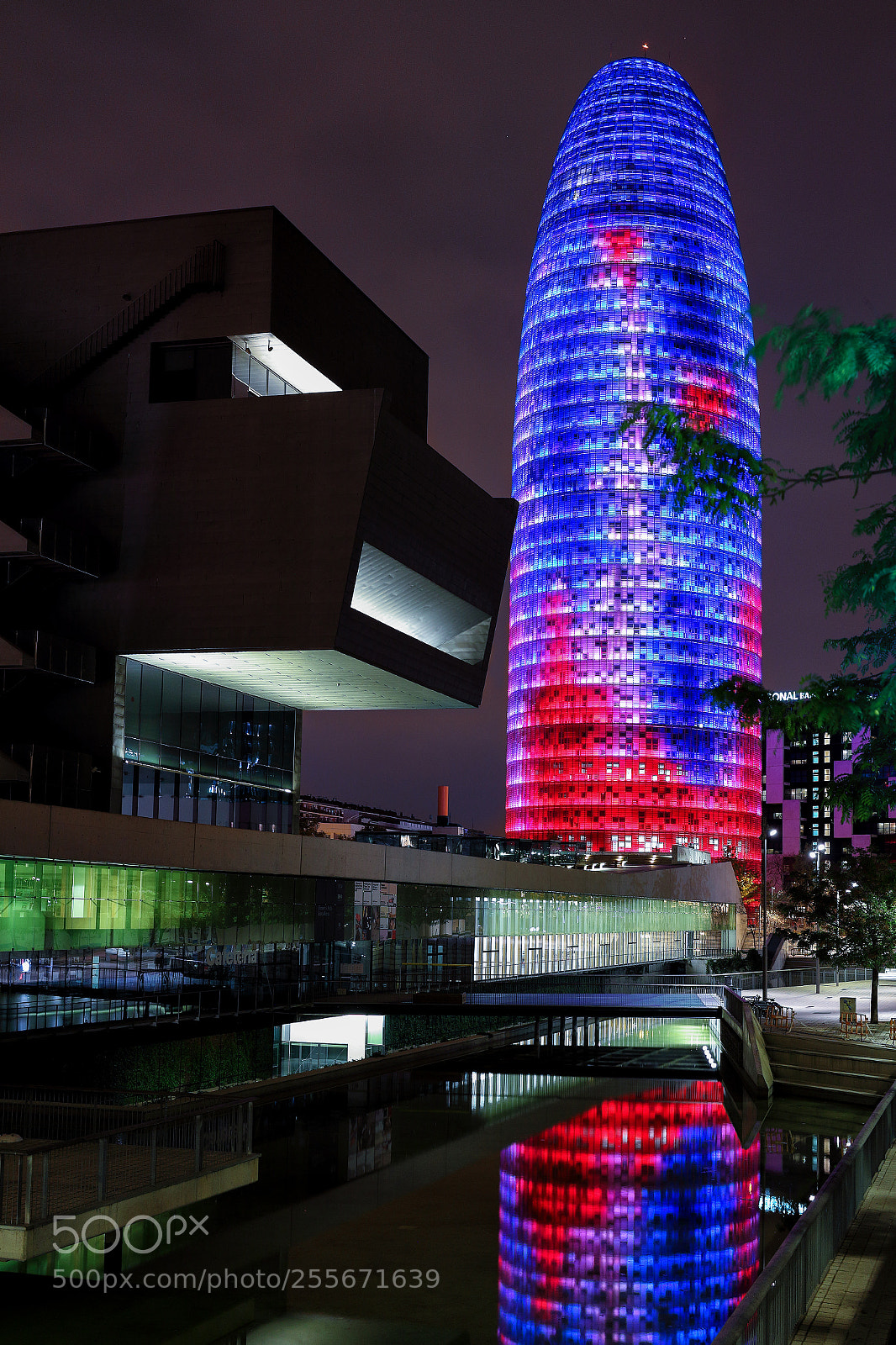Canon EOS 100D (EOS Rebel SL1 / EOS Kiss X7) sample photo. Torre agbar photography