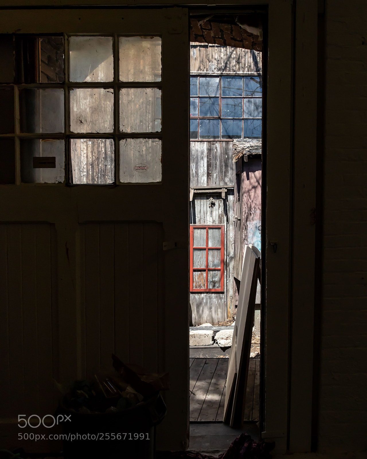 Canon EOS 77D (EOS 9000D / EOS 770D) sample photo. Studio doorway photography