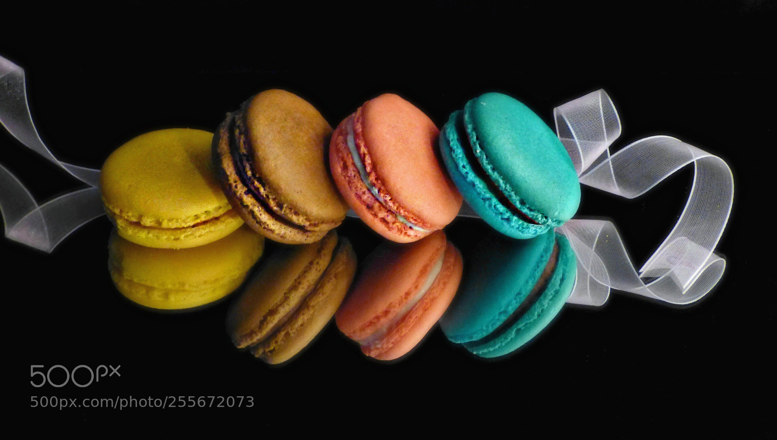 Panasonic Lumix DMC-FZ150 sample photo. Macaroons parade photography