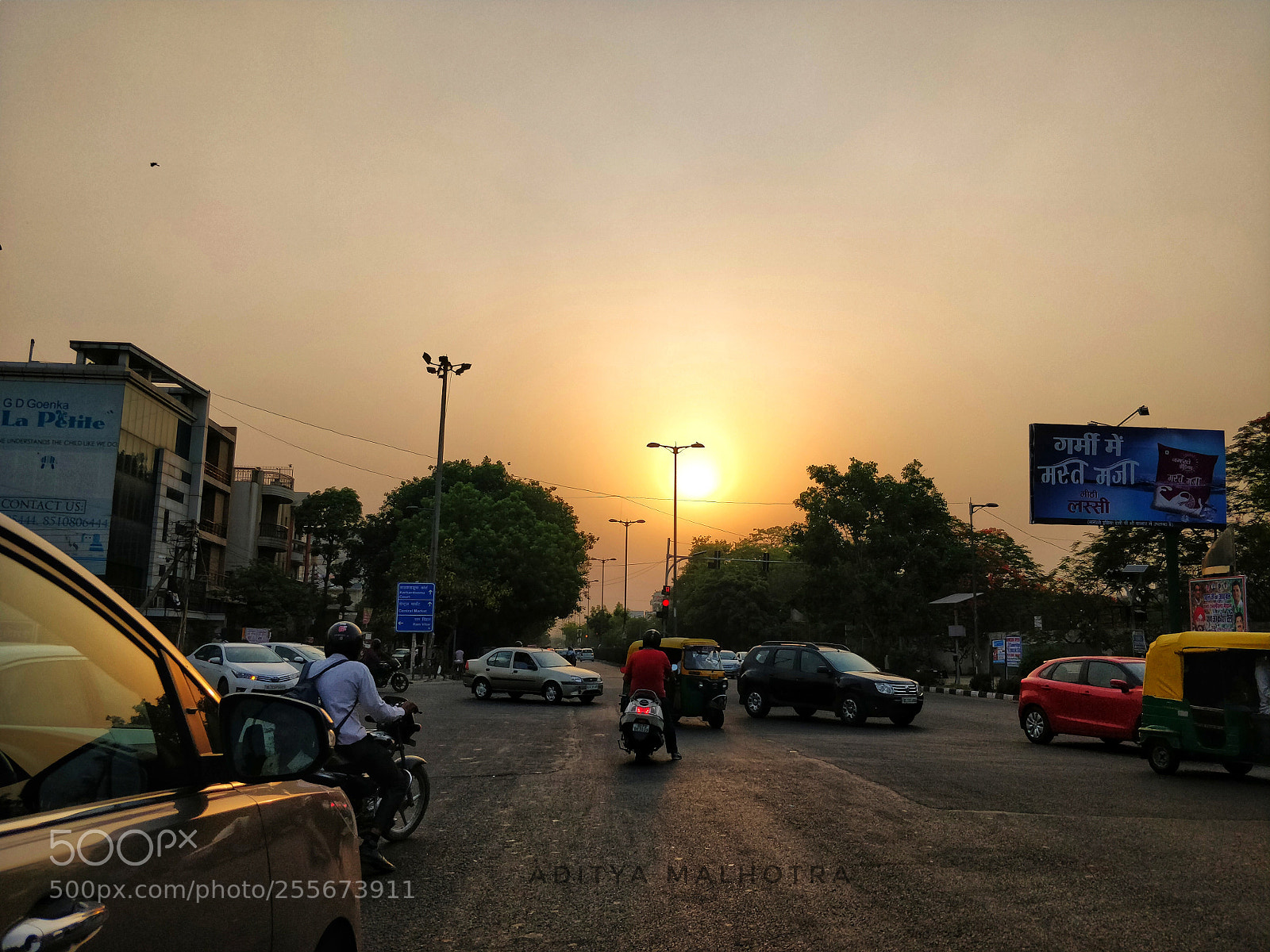 OnePlus 5 sample photo. Hustle , bustle and sunset. photography
