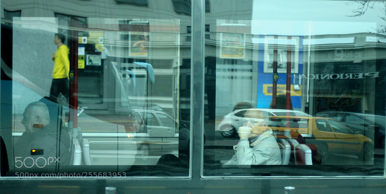 Canon EOS 550D (EOS Rebel T2i / EOS Kiss X4) sample photo. Bus to bus photography